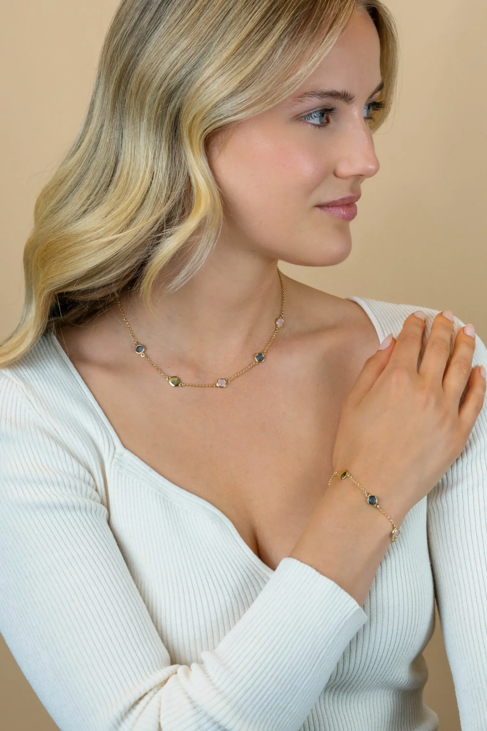 ZINZI gold plated zilveren ketting 40–45cm met rondjes, bezet met blauwe en roze kleurstenen ZIC2715G