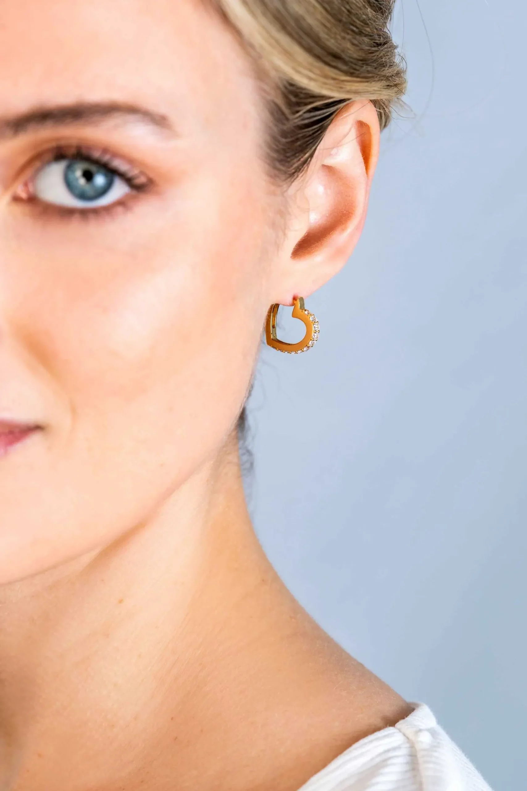 ZINZI gold plated zilveren oorringen 17mm hartvorm met witte zirconia's ZIO2195Y