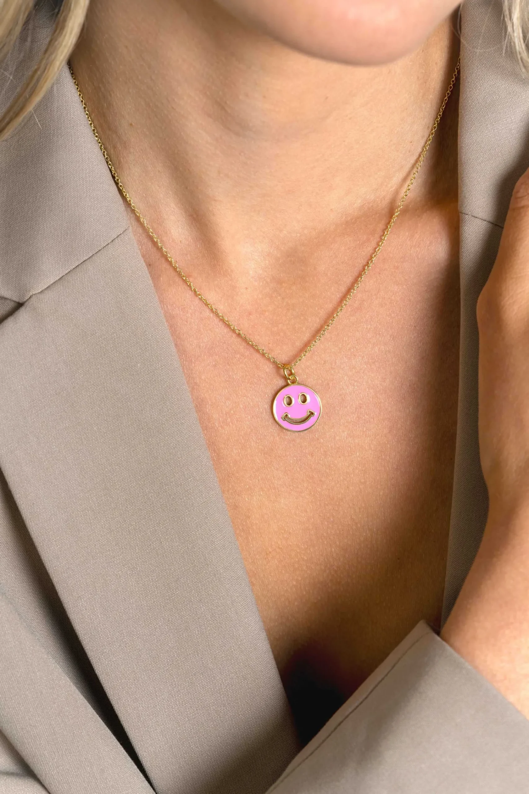 ZINZI gold plated zilveren hanger smiley rond 15mm met roze emaille ZIH2312R (zonder collier)