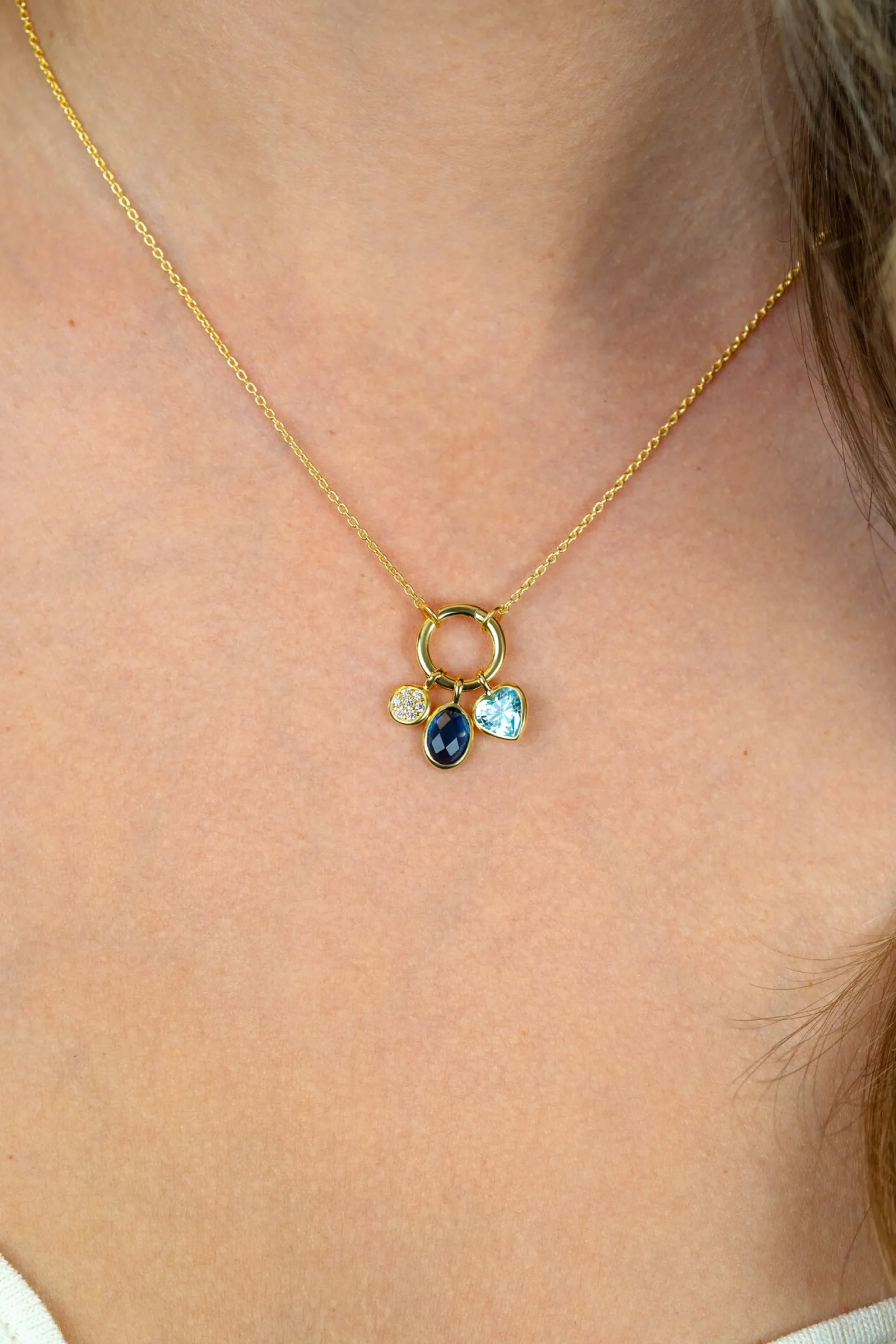 ZINZI gold plated zilveren ketting met ronde sluitring en drie luxe bedels 42-45cm ZIC2737