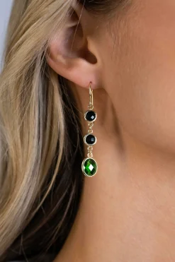 ZINZI gold plated zilveren lange oorhangers 50mm, bezet met twee ronde zwarte zirconia's en een grotere ovale groene kleursteen ZIO2389