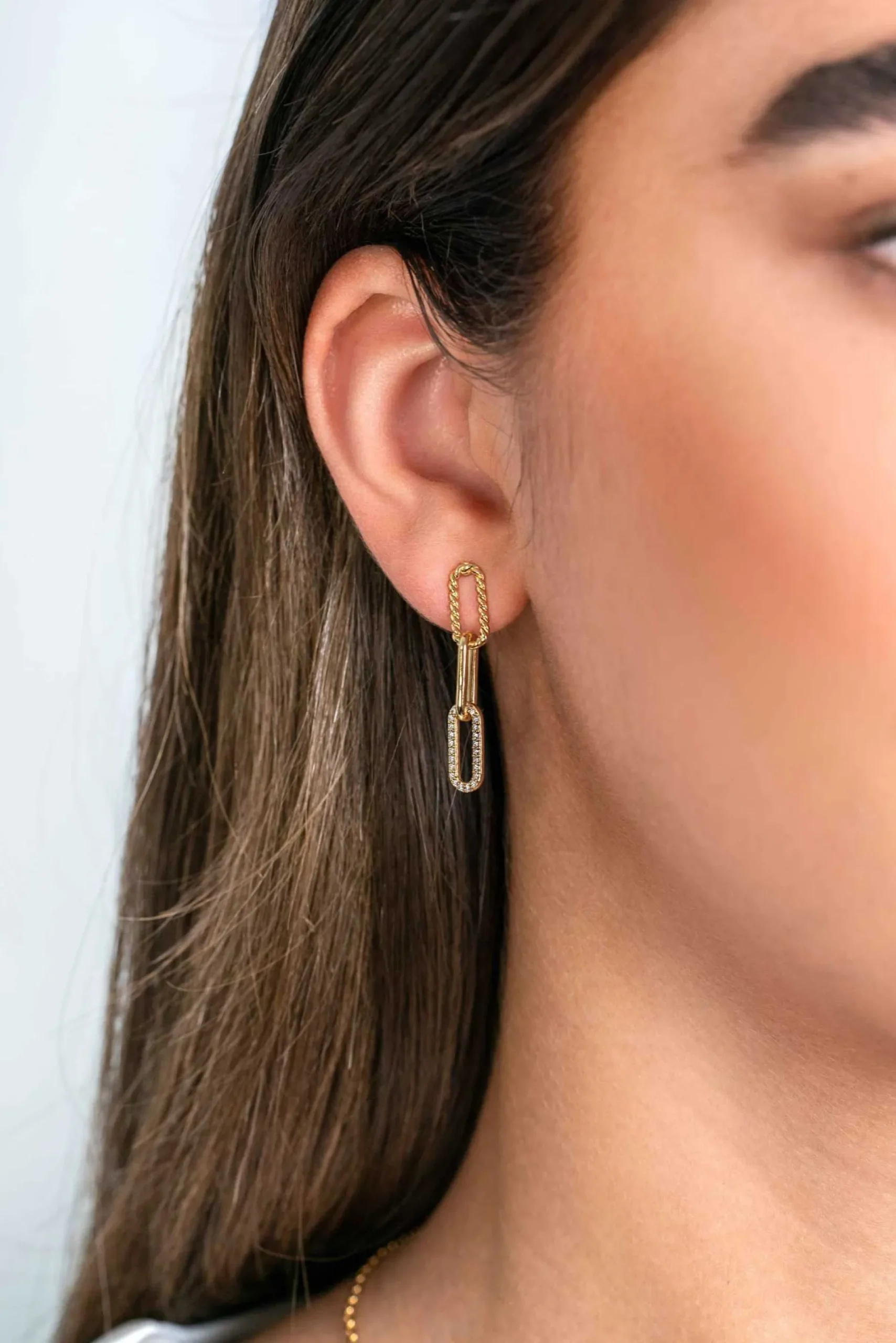 ZINZI gold plated zilveren lange oorsieraden 30mm met drie paperclip schakels, glad bewerkt witte zirconia's ZIO2330Y