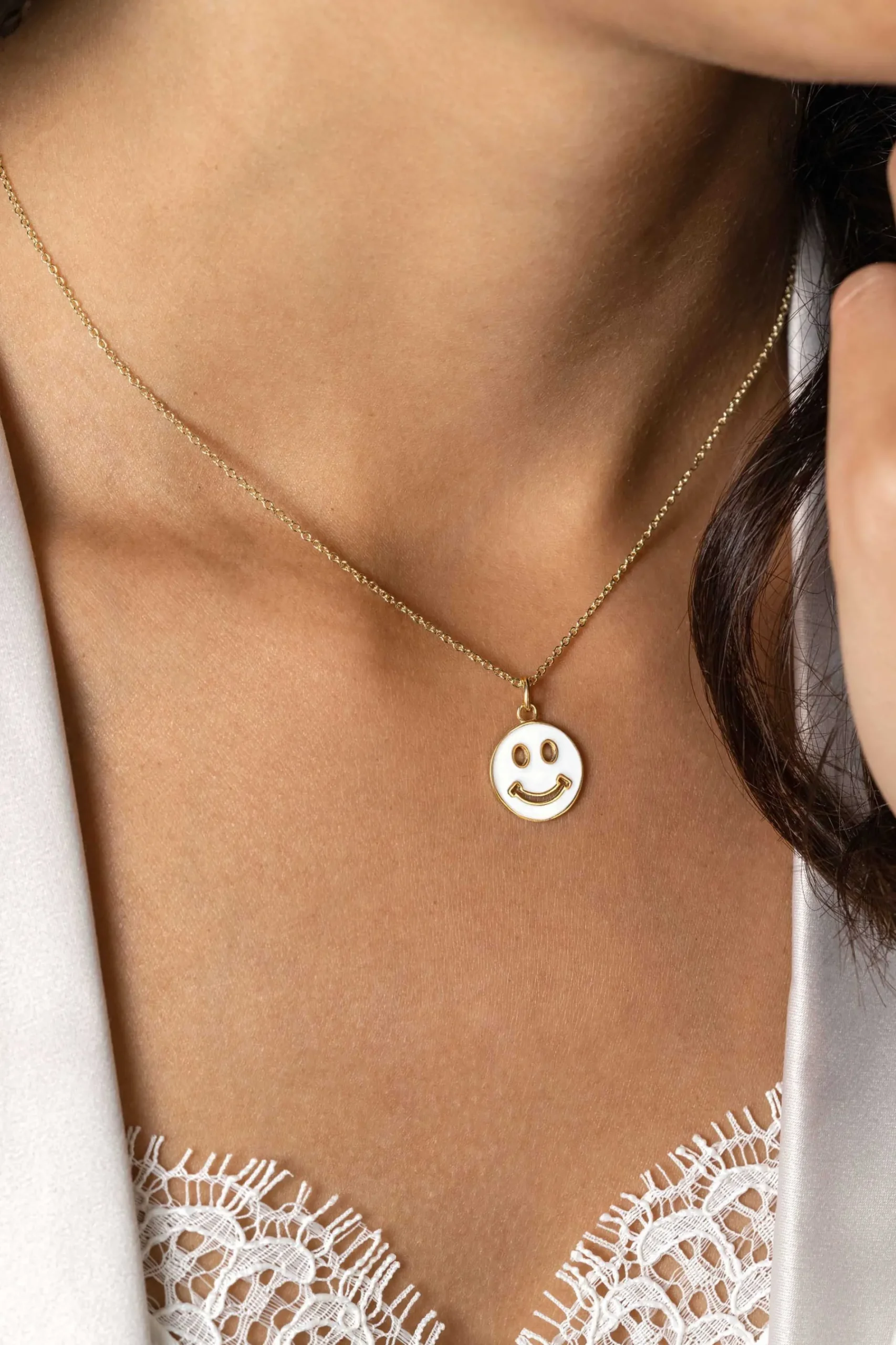 ZINZI gold plated zilveren hanger smiley rond 15mm met wit emaille ZIH2312W (zonder collier)