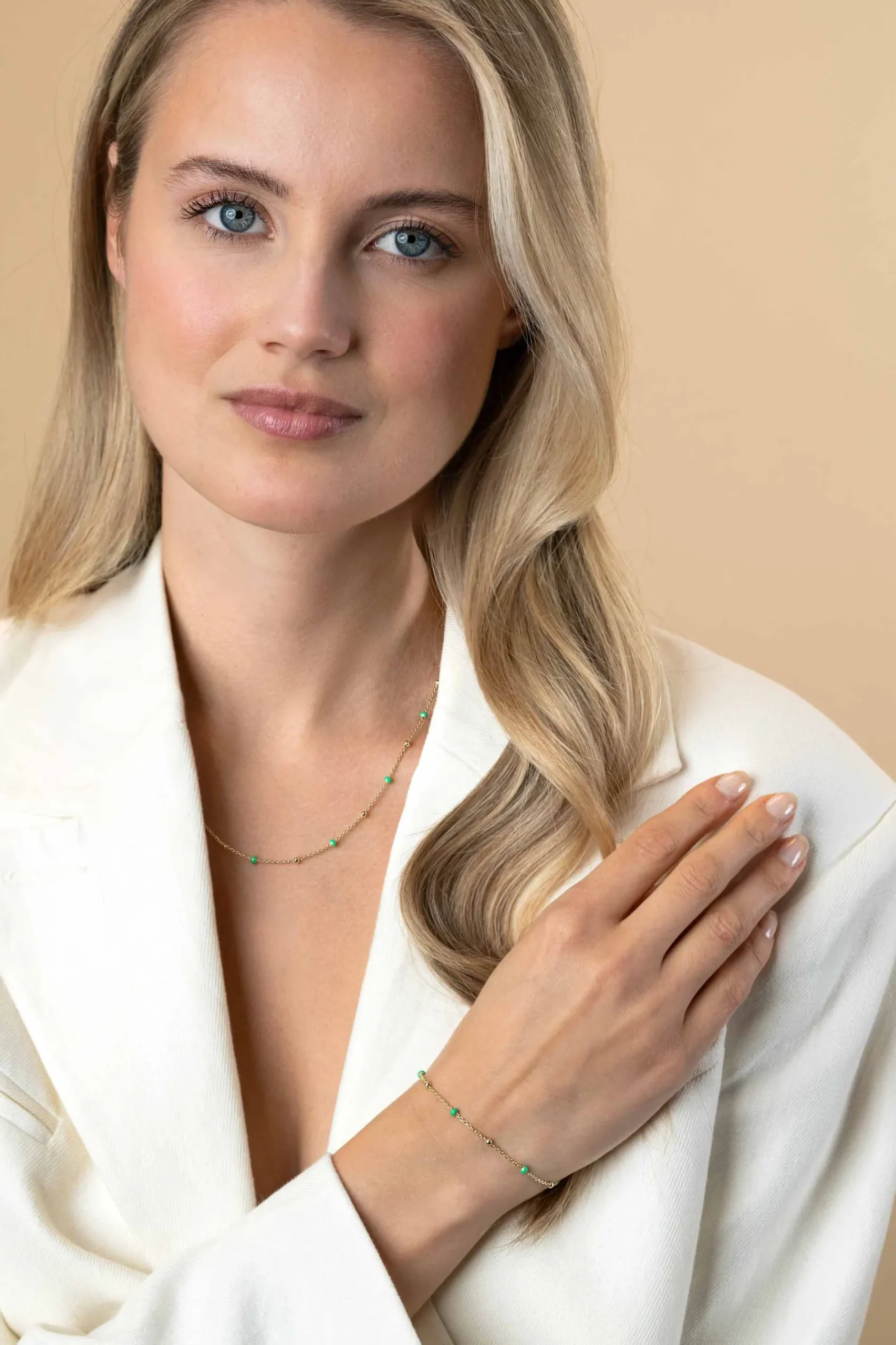 ZINZI gold plated zilveren fantasie ketting met 13 groene donuts en glanzende bolletjes 42-45cm ZIC2509