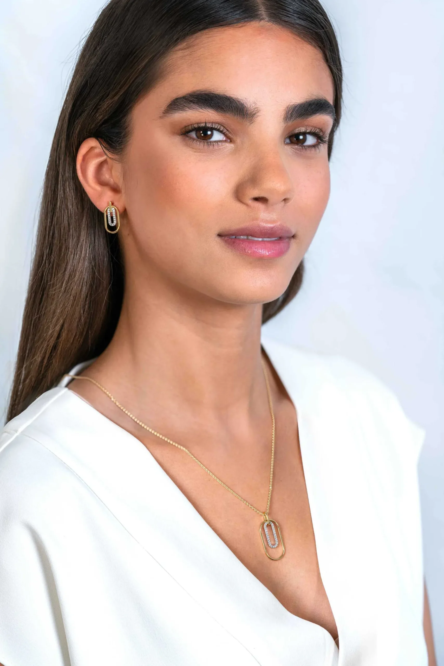ZINZI gold plated zilveren ovale hanger 32mm bezet met witte zirconia's ZIH2329 (zonder collier)