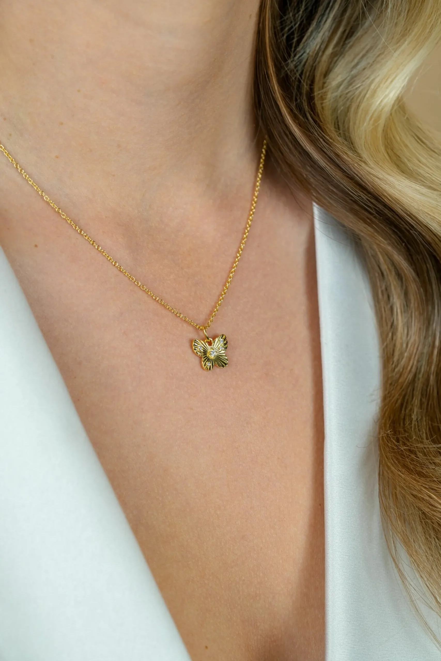 ZINZI gold plated zilveren ketting 42-45cm met vlinder hanger, bezet met witte zirkonia's ZIC2742