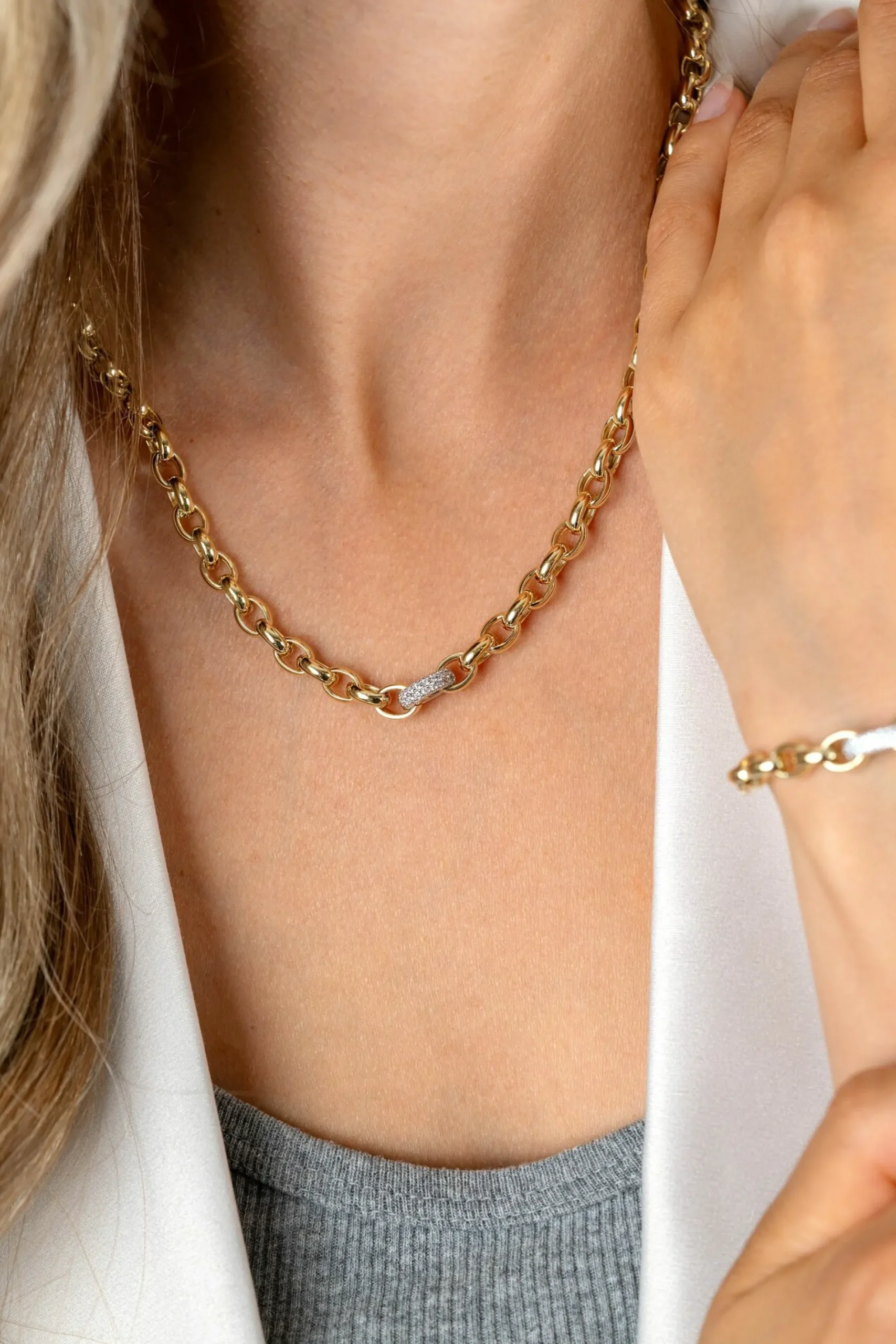 ZINZI gold plated zilveren schakel ketting met een ronde schakel bezet met witte zirkonia's 6mm breed 45cm ZIC2664