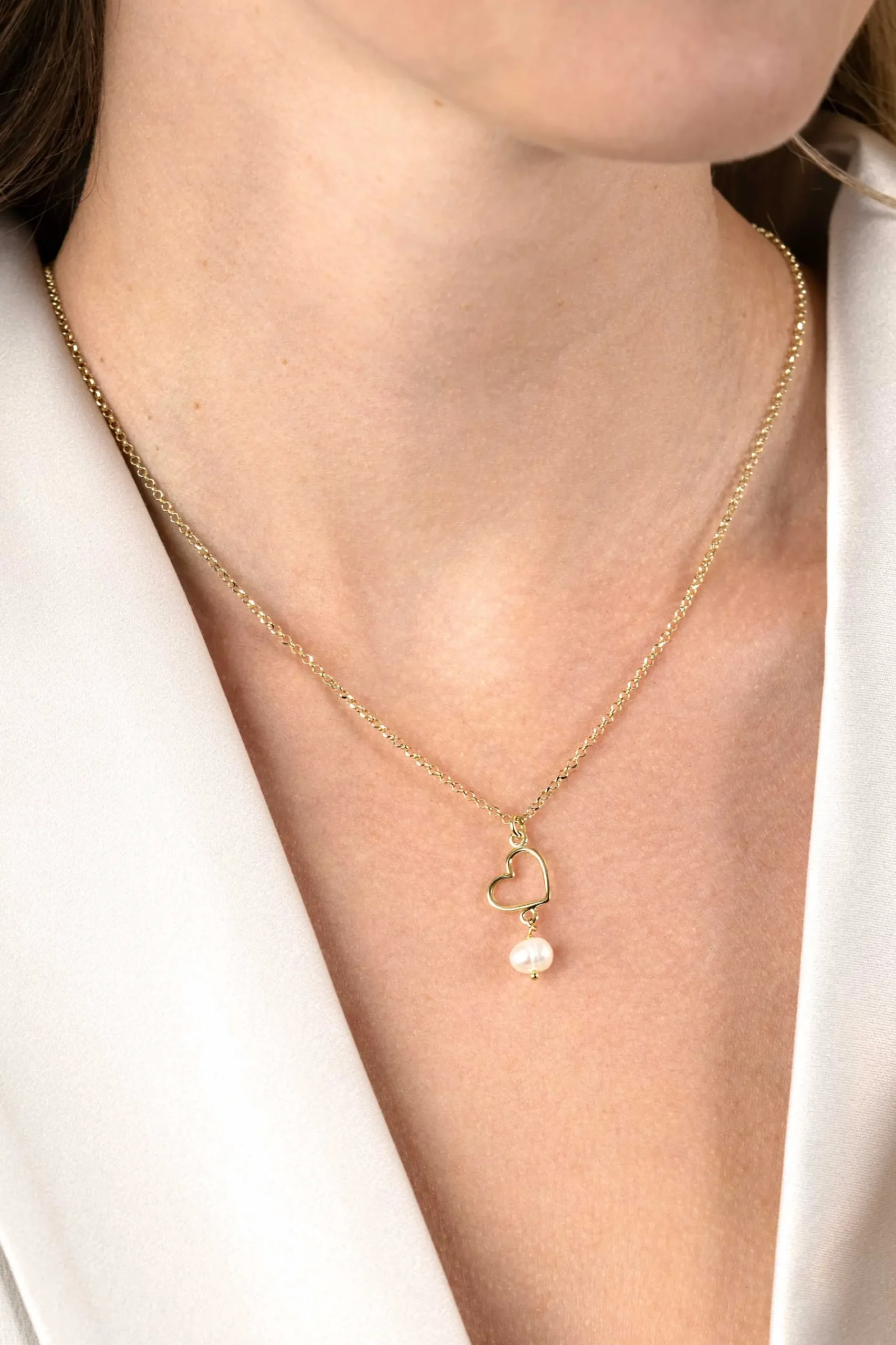 ZINZI gold plated zilveren ketting met open hartje en bungelend witte zoetwaterparel 40-45cm ZIC2642