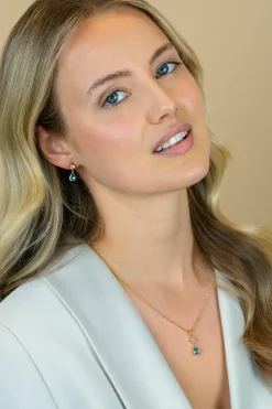 ZINZI gold plated zilveren ketting 42-45cm met luxe peervormige hanger met lichtblauwe kleursteen en witte zirkonia ZIC2744