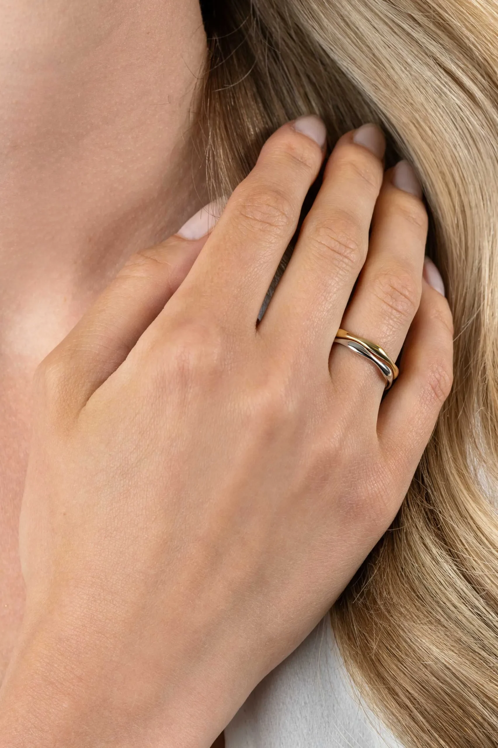 ZINZI gold plated zilveren ring organisch gevormd 2,5mm breed ZIR2610G