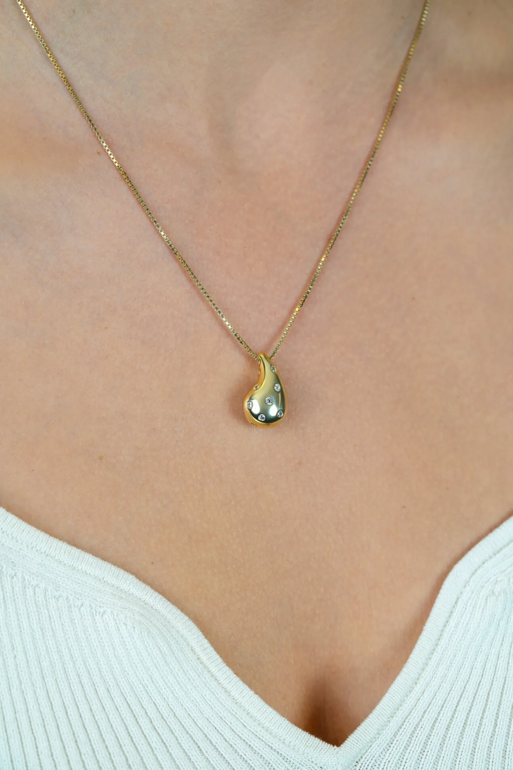 ZINZI gold plated zilveren venetiaanse ketting 45-48cm met druppelvormige hanger 20mm, bezet met witte zirkonia's ZIC2708Y