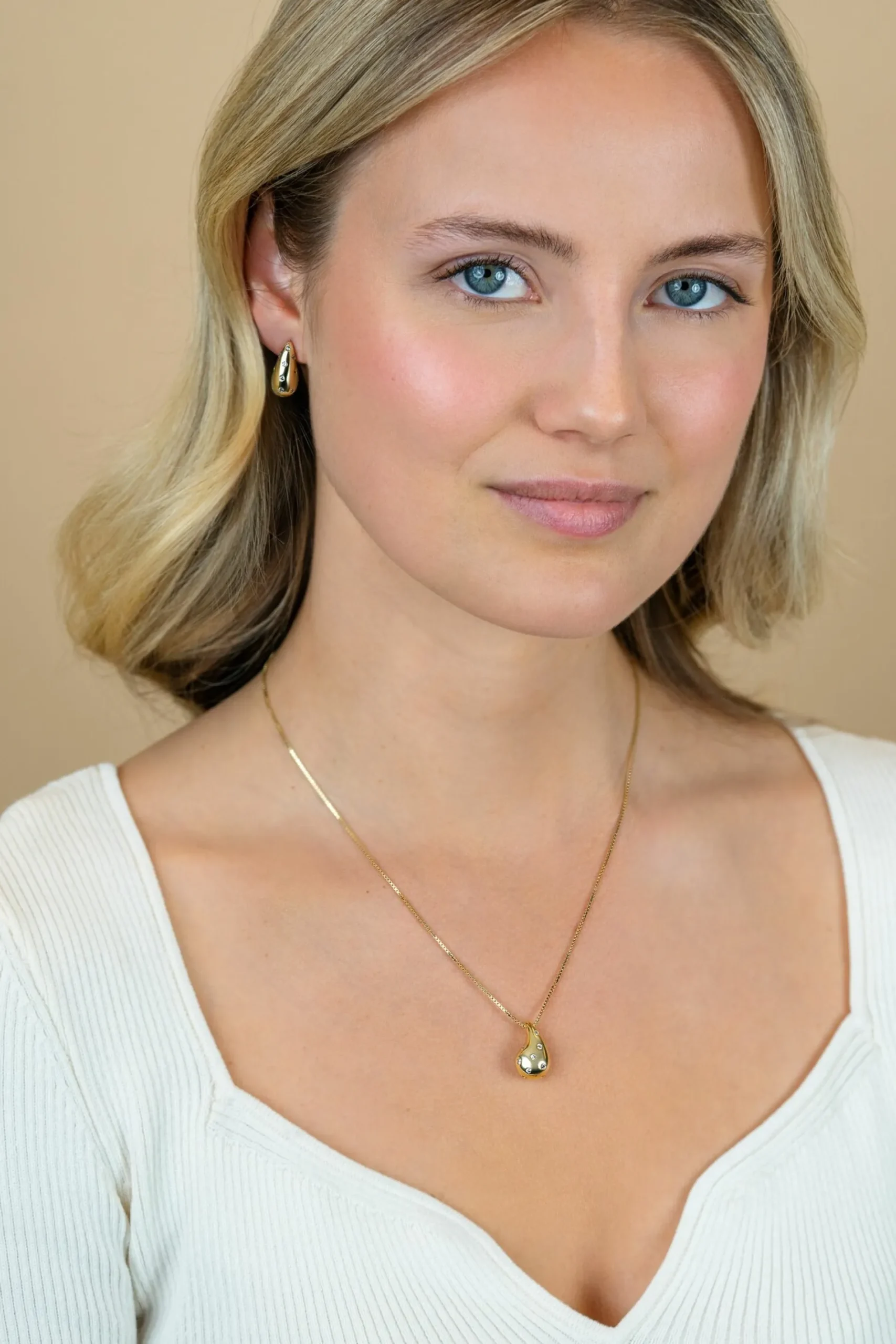 ZINZI gold plated zilveren venetiaanse ketting 45-48cm met druppelvormige hanger 20mm, bezet met witte zirkonia's ZIC2708Y
