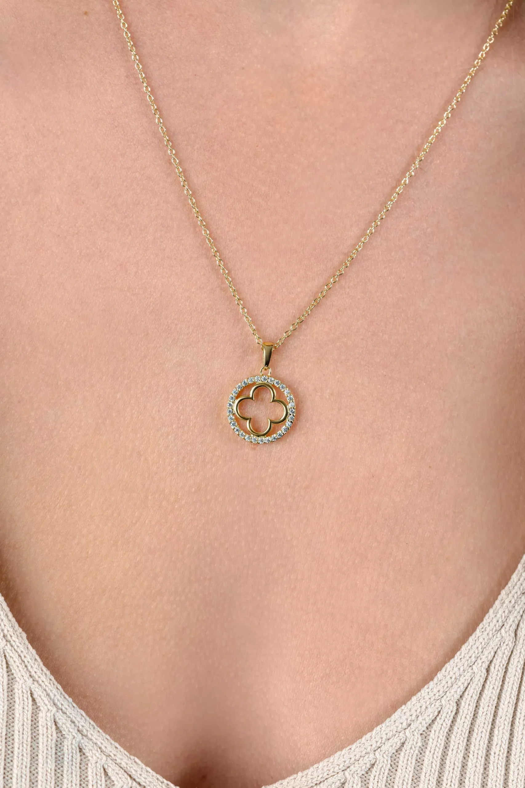 ZINZI gold plated zilveren anker ketting met luxe klaver hanger (15mm) rondom bezet met witte zirconia's 45-48cm ZIC2617Y