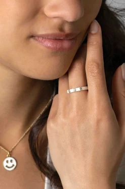 ZINZI gold plated zilveren aanschuifring trendy wit emaille en witte zirconia's 3mm ZIR2315W