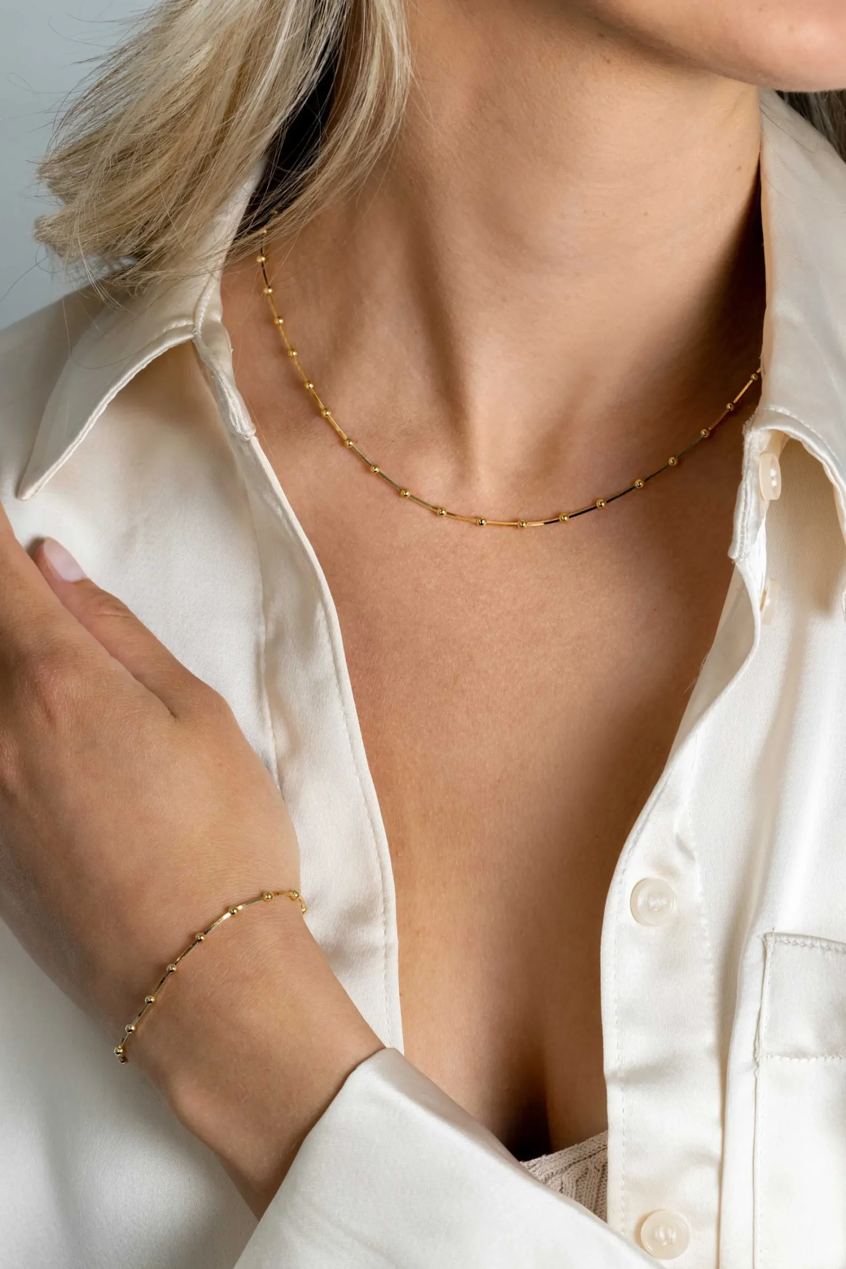 ZINZI gold plated zilveren slangen-armband met vierkant geslepen schakels en 15 verfijnde glanzende bolletjes 17-20cm ZIA2471G