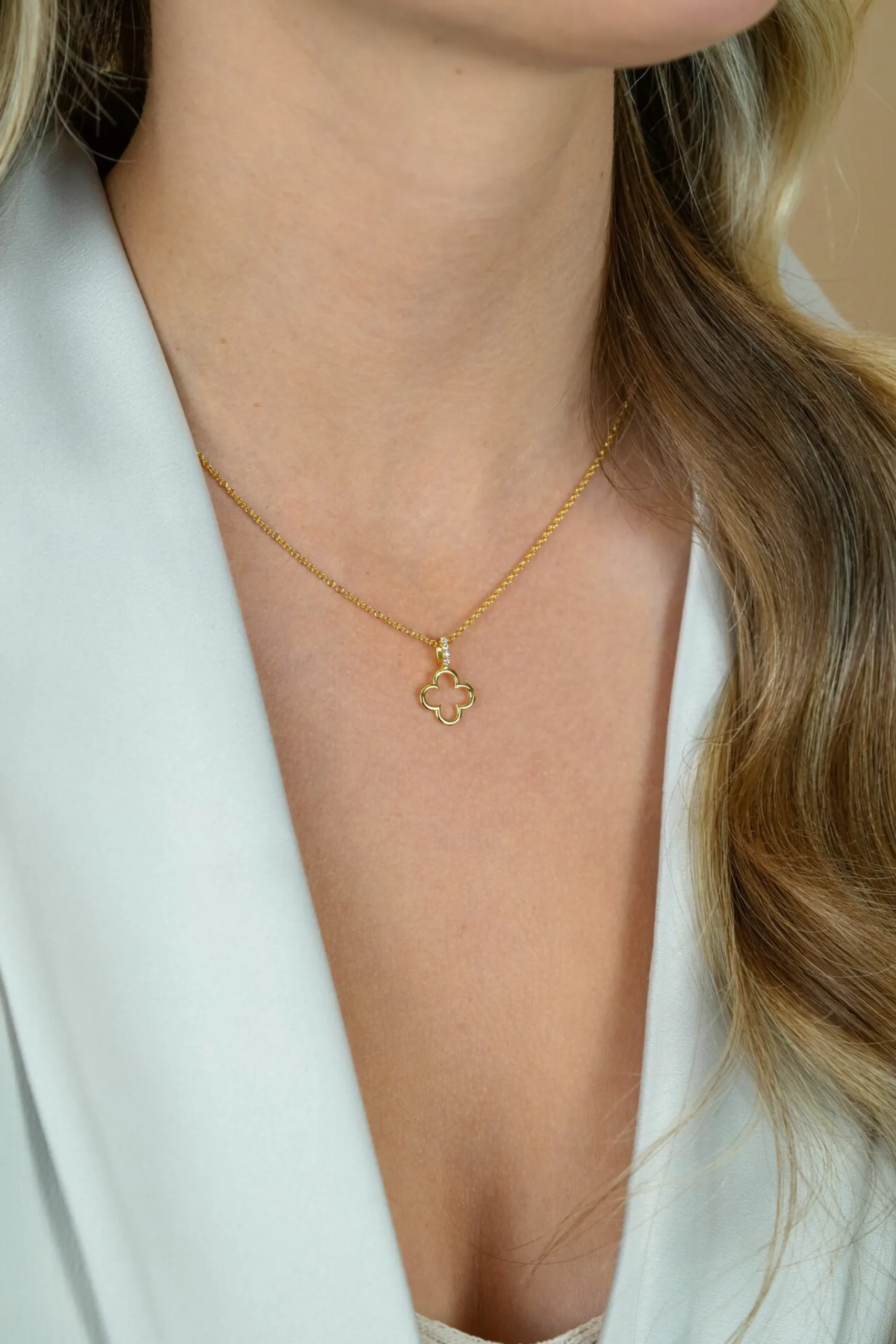 ZINZI gold plated zilveren ketting 42-45cm met open klaver hanger ZIC2743