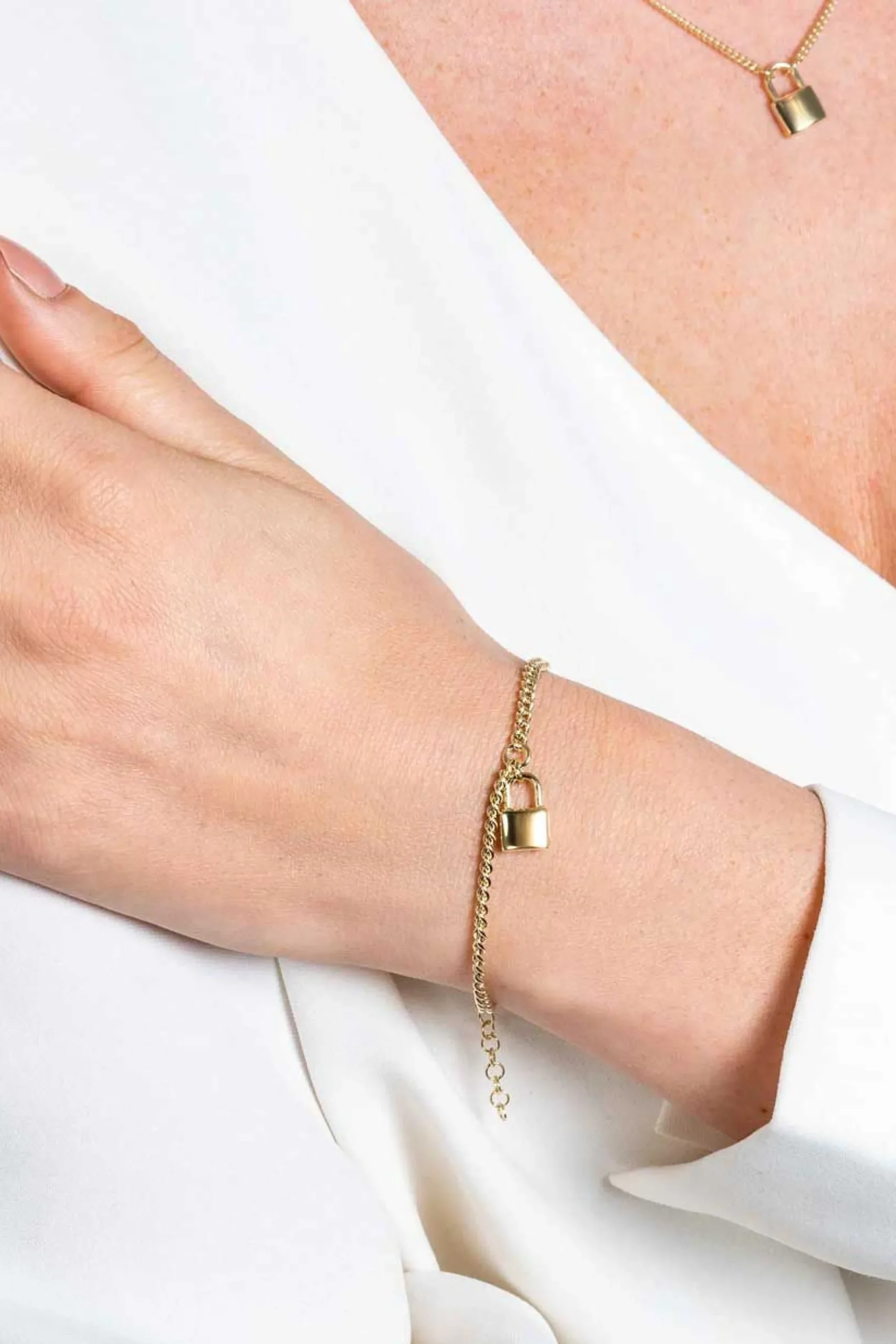 ZINZI gold plated zilveren gourmet armband met trendy slotje als bedeltje 16,5-19,5cm ZIA2354G