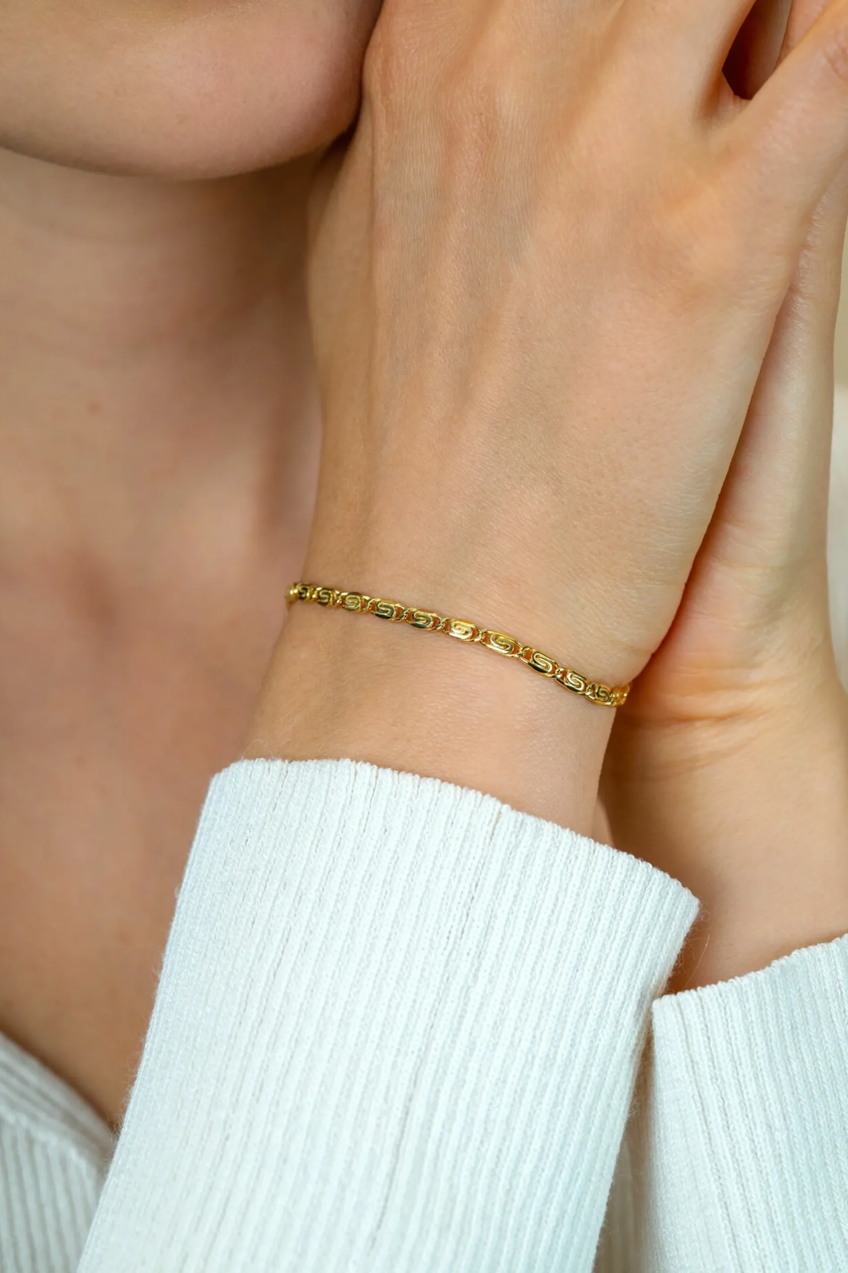 ZINZI gold plated zilveren scroll schakel armband (3mm breed) waarbij de schakels een dubbele krul/kronkeling maken 17-20cm ZIA2712G