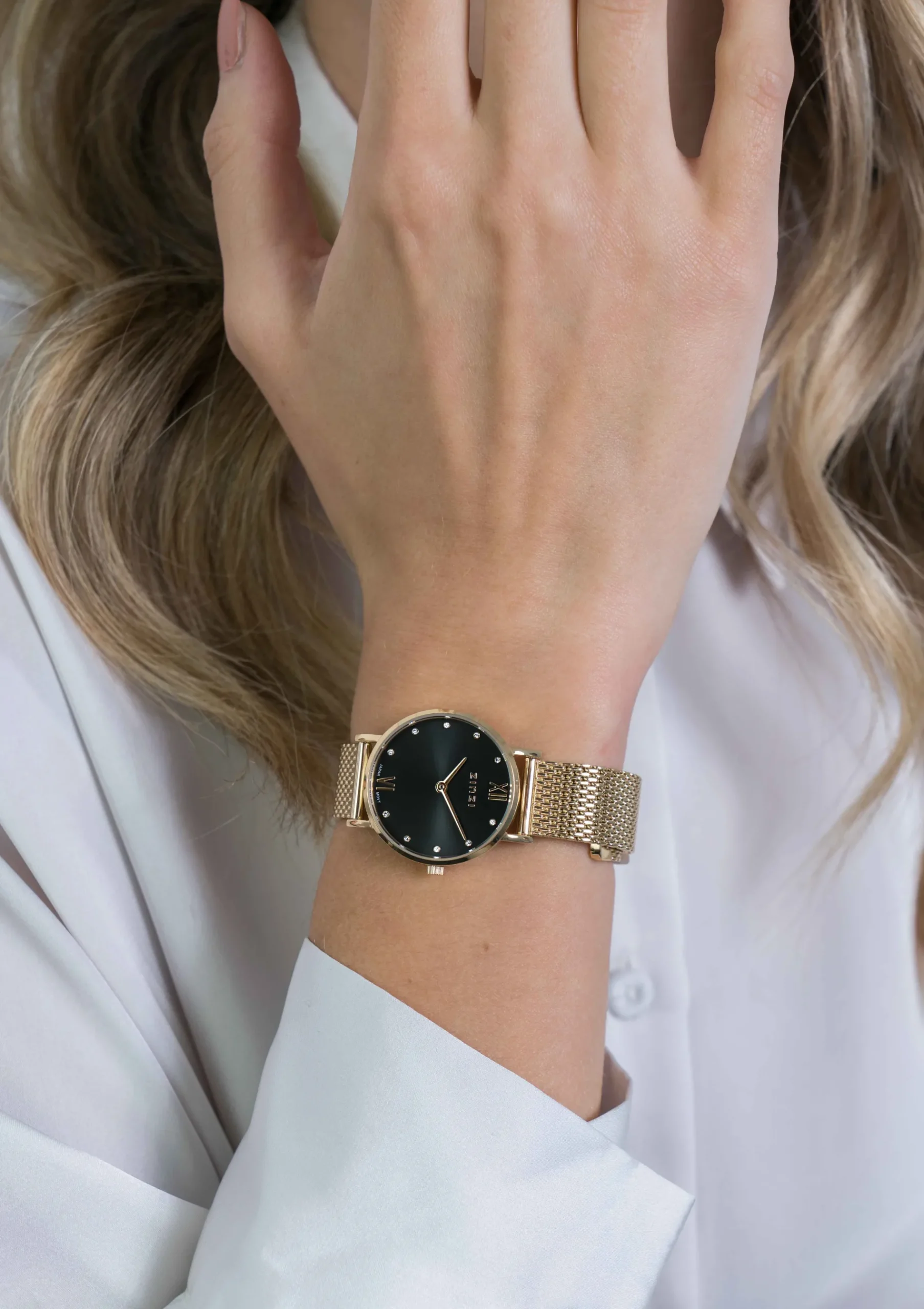 ZINZI Lady Crystal horloge zwarte wijzerplaat, geelgoudkleurige kast en stalen mesh band, witte crystals bij uuraanduiding, 28mm ZIW643M
