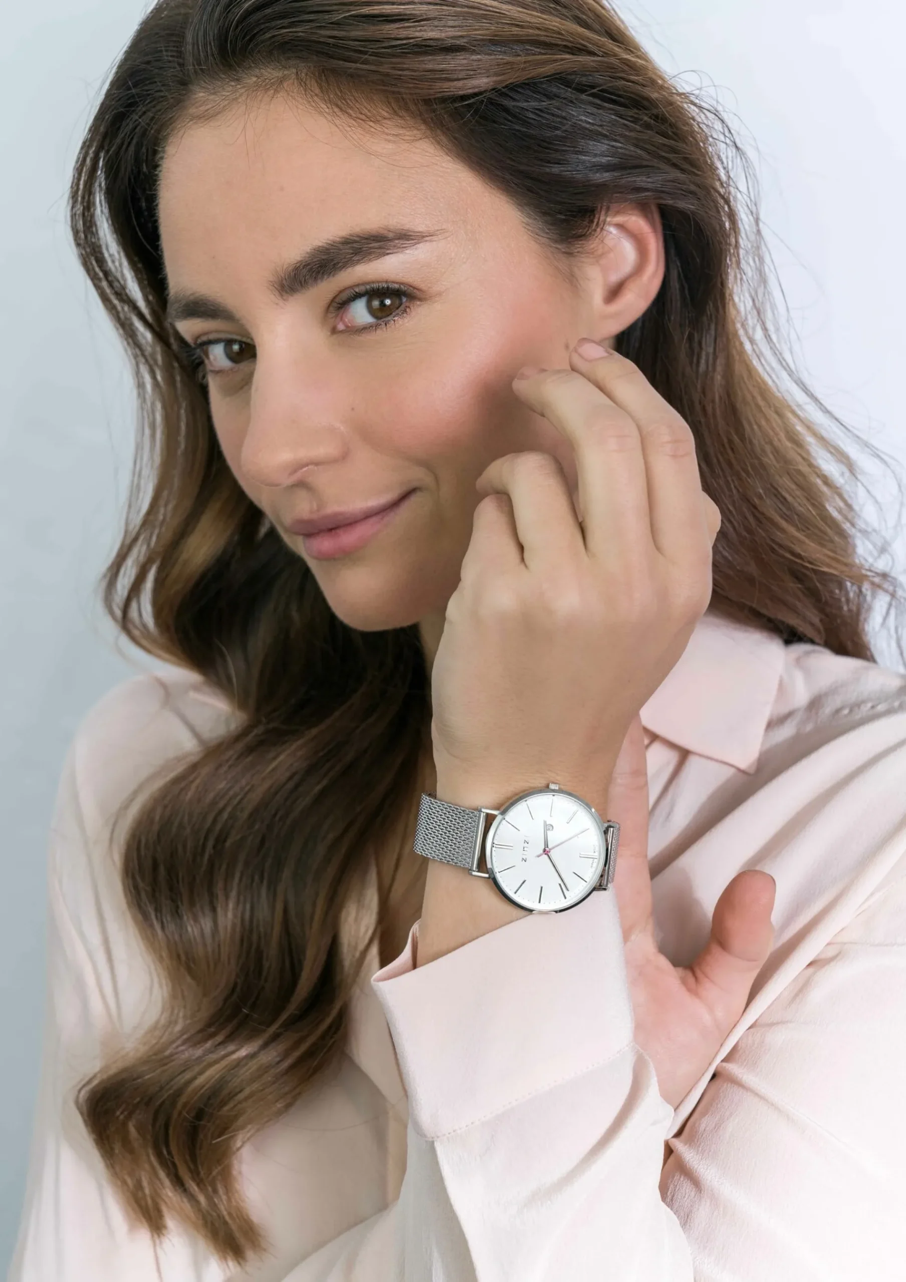 Zinzi Retro horloge witte wijzerplaat stalen kast zilvergekleurd stalen mesh band zilvergekleurd 38mm extra dun ZIW406M