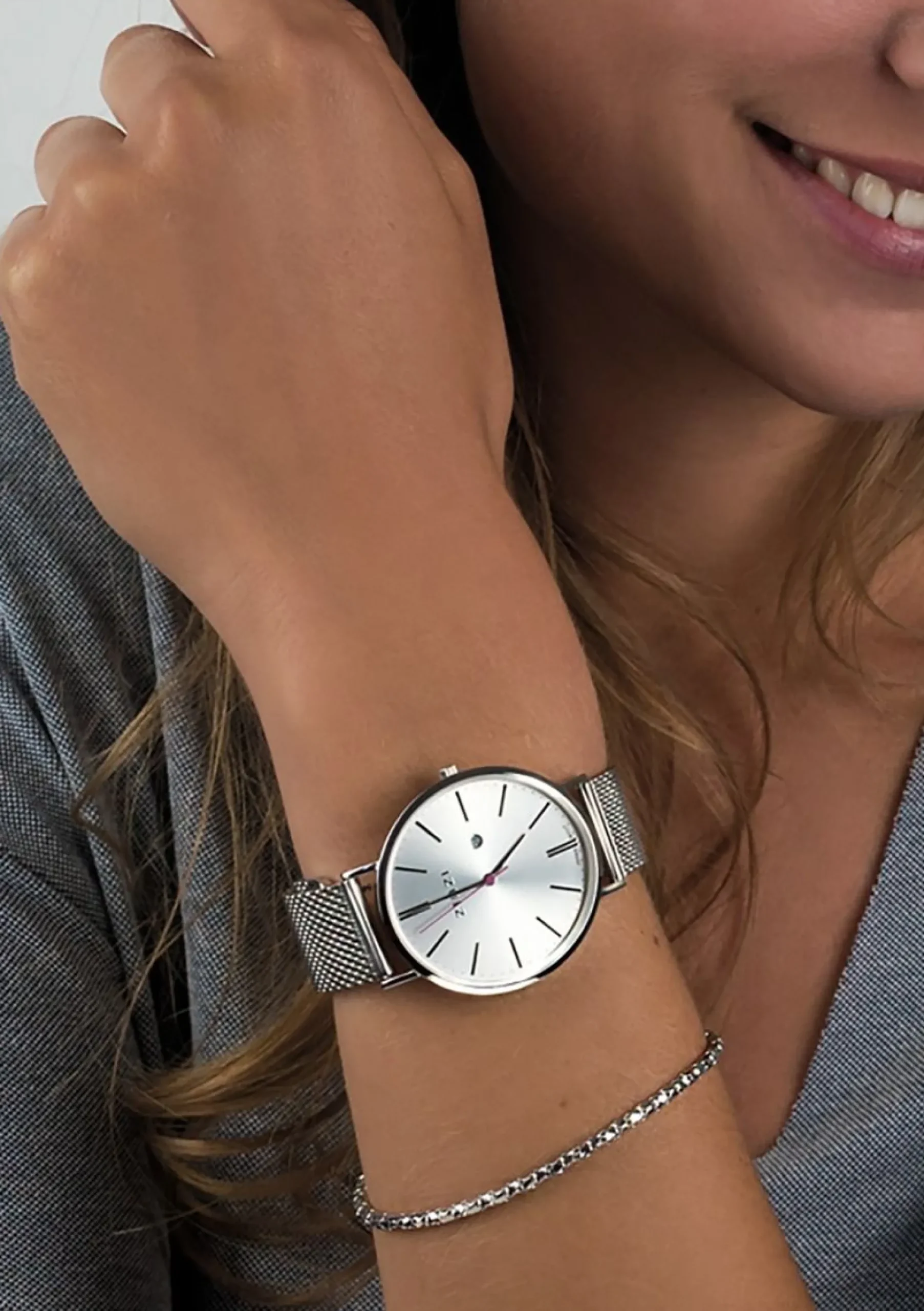 Zinzi Retro horloge zilvergekleurde wijzerplaat en kast stalen mesh band 38mm extra dun ZIW402M