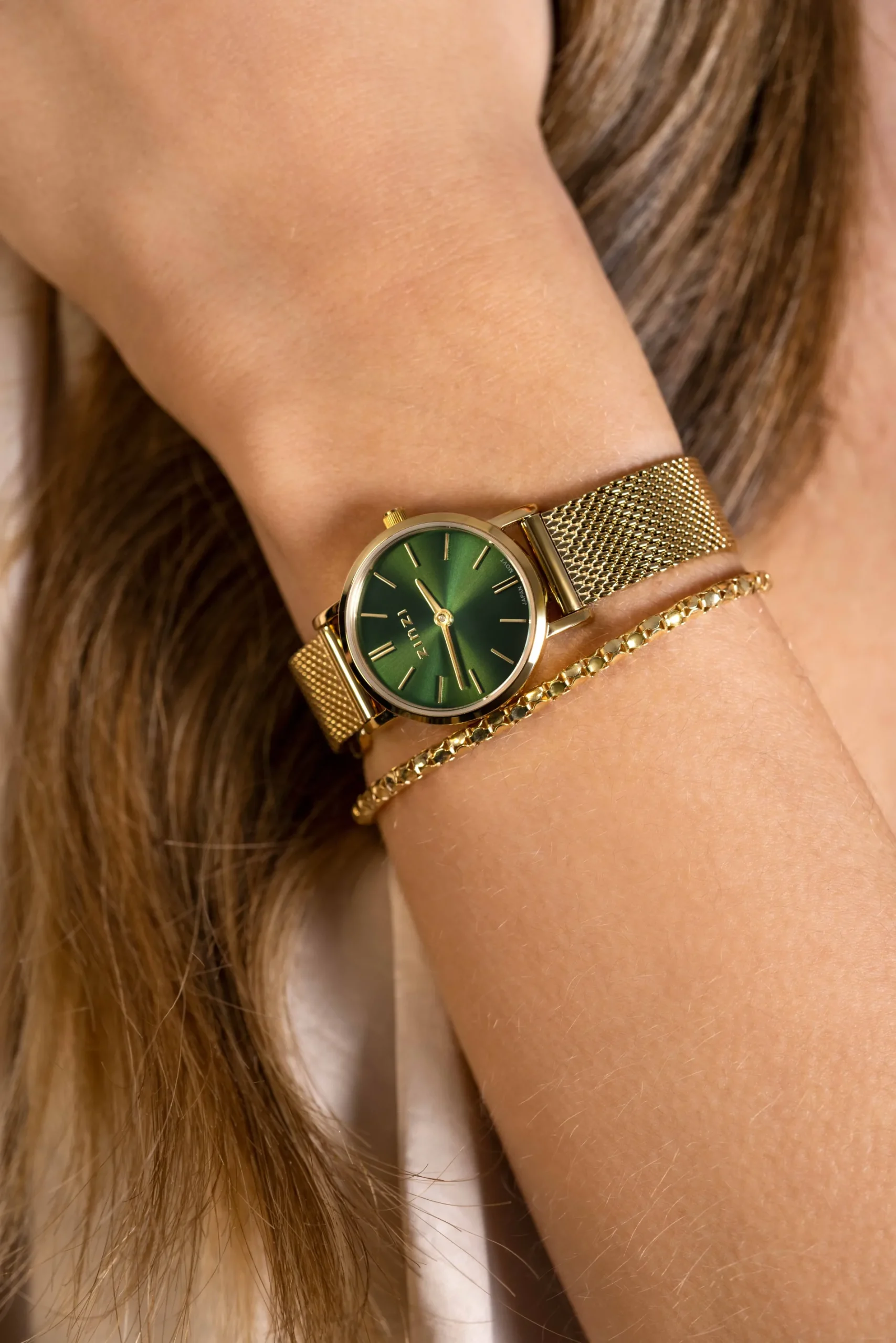 ZINZI Retro Mini horloge groene wijzerplaat, geelgoudkleurige kast en stalen mesh band, 24mm extra dun ZIW1835