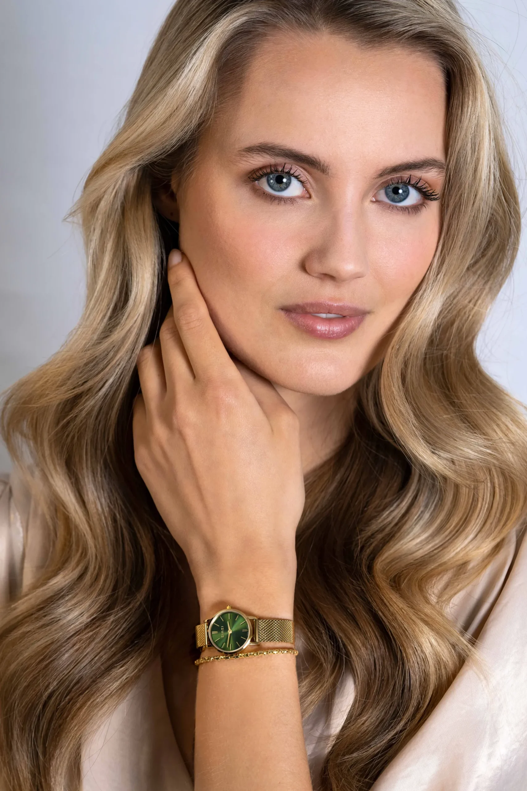 ZINZI Retro Mini horloge groene wijzerplaat, geelgoudkleurige kast en stalen mesh band, 24mm extra dun ZIW1835
