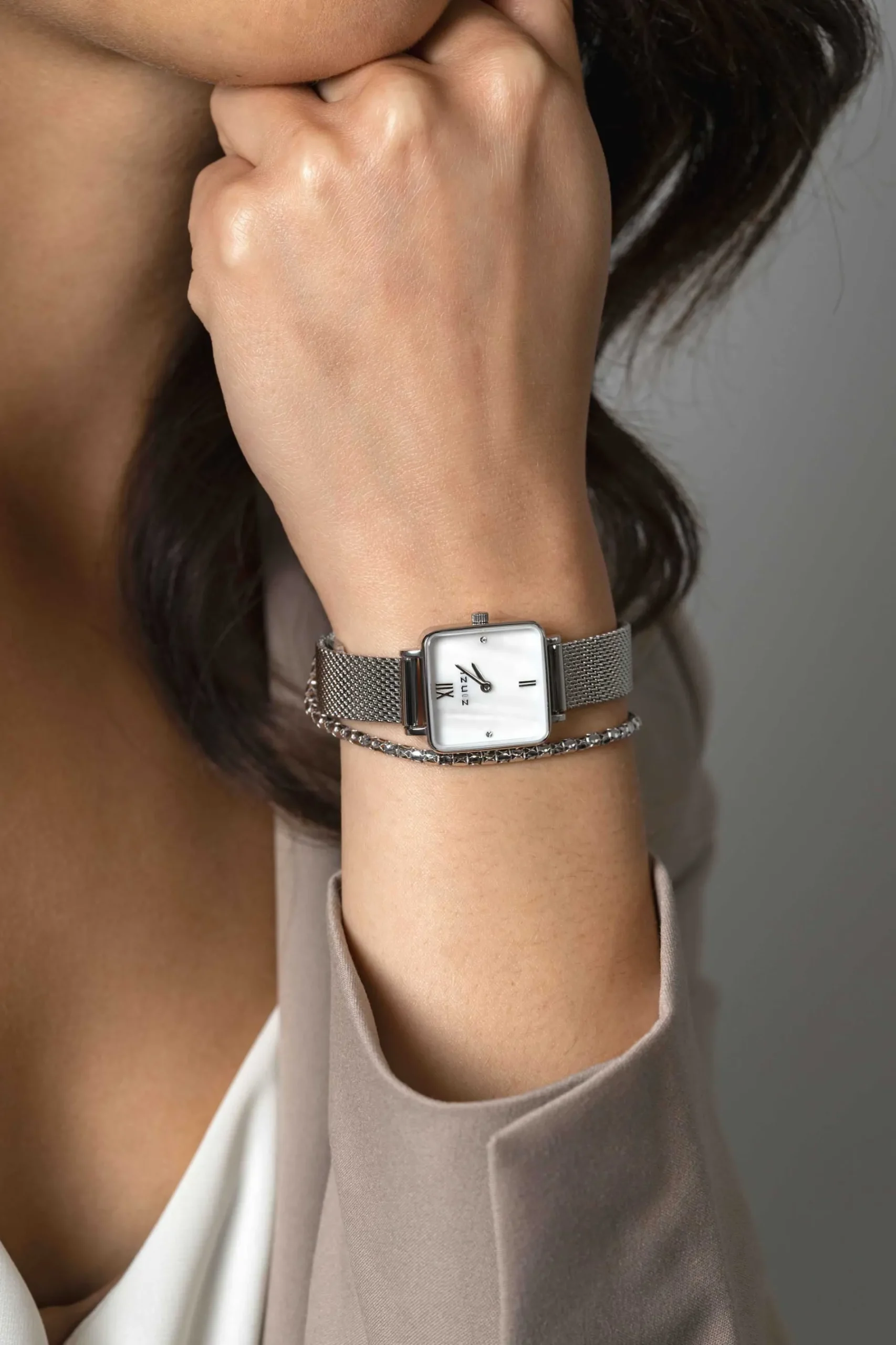 ZINZI Square Mini horloge witte parelmoer wijzerplaat en vierkante zilverkleurige kast stalen mesh band 22mm extra dun ZIW1717