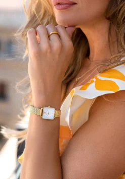 ZINZI Square Mini horloge witte parelmoer wijzerplaat en vierkante geelgoudkleurige kast stalen mesh band 22mm extra dun ZIW1734