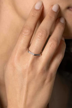 ZINZI zilveren aanschuifring zeshoek gladde buis 2mm bezet met witte zirconia's ZIR2492