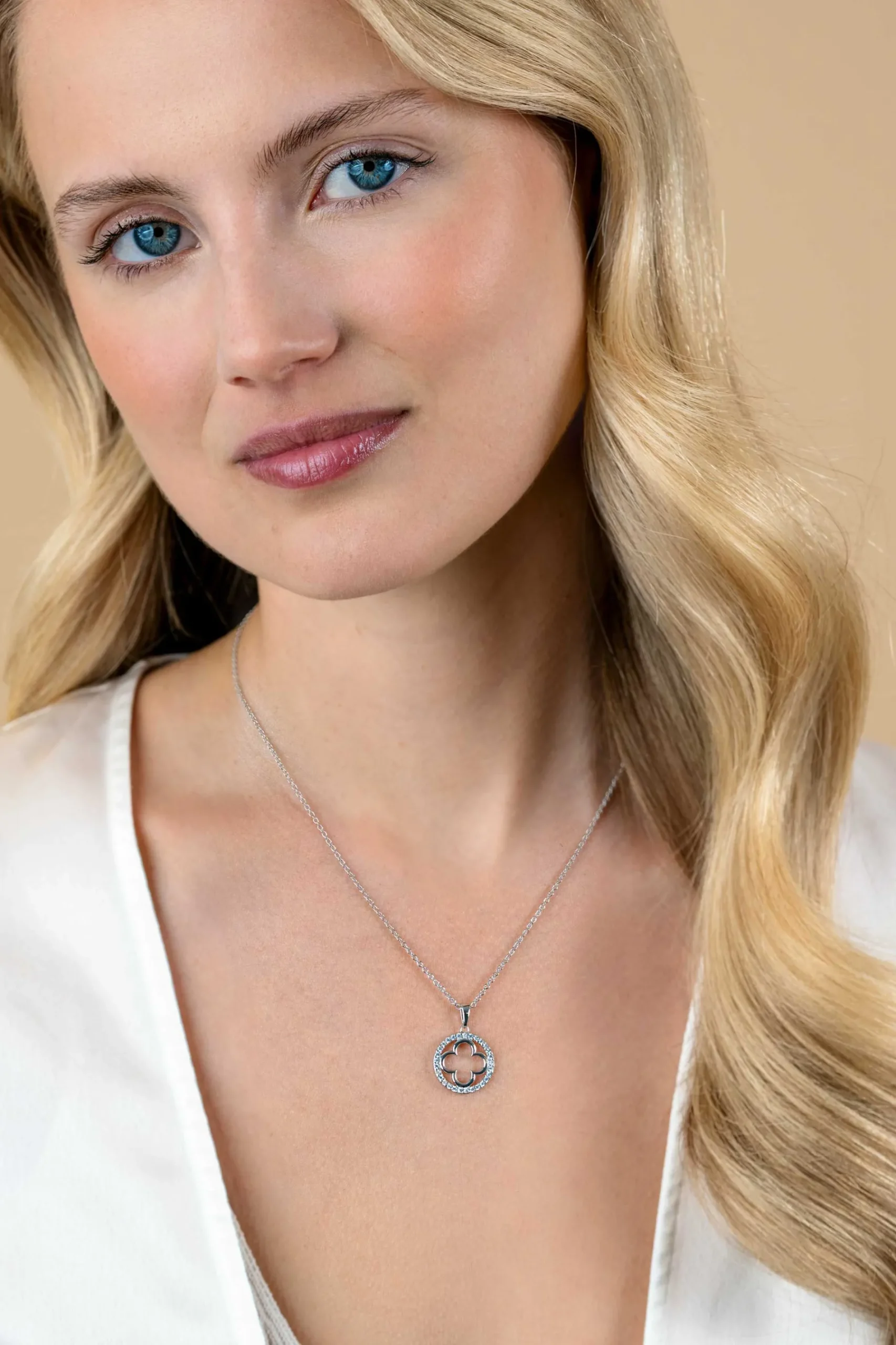 ZINZI zilveren anker ketting met luxe klaver hanger (15mm) rondom bezet met witte zirconia's 45-48cm ZIC2617