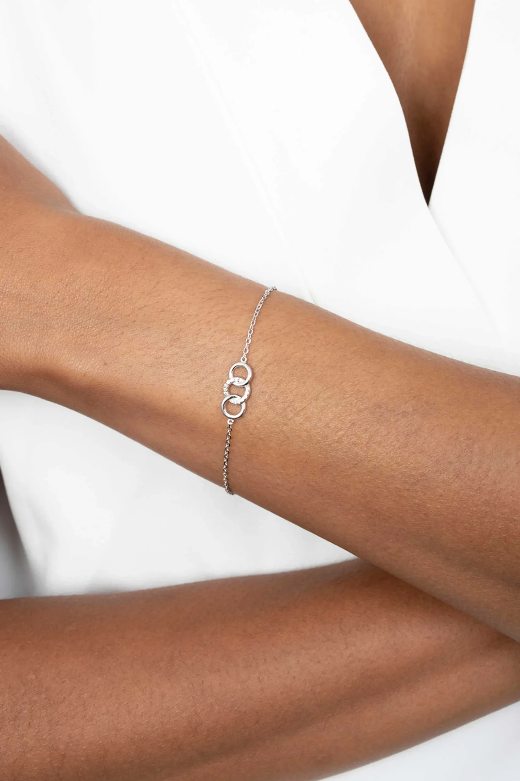 ZINZI zilveren armband 3 open rondjes verbonden wit ZIA2045