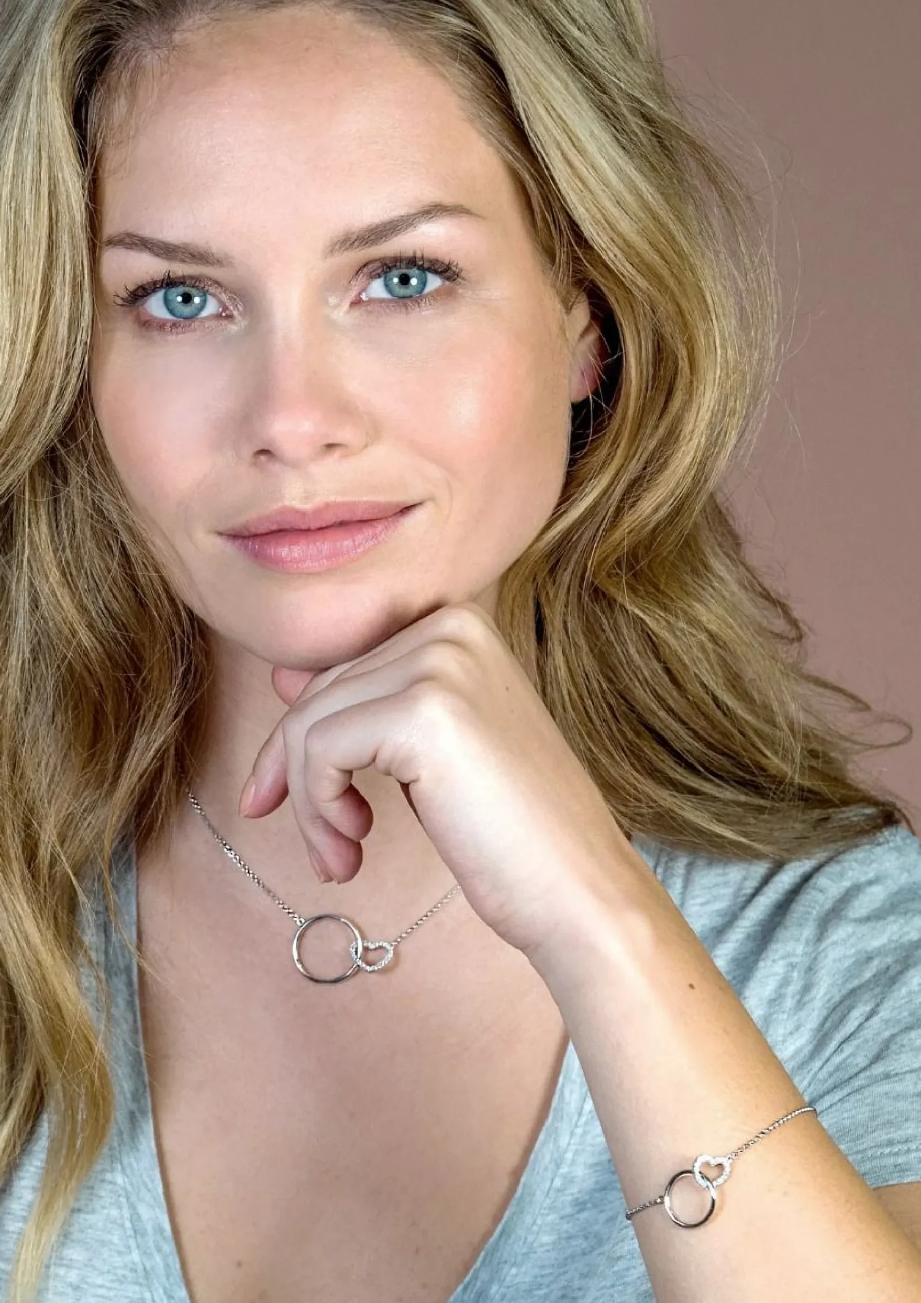 ZINZI zilveren armband open rond en hart in elkaar wit ZIA1483