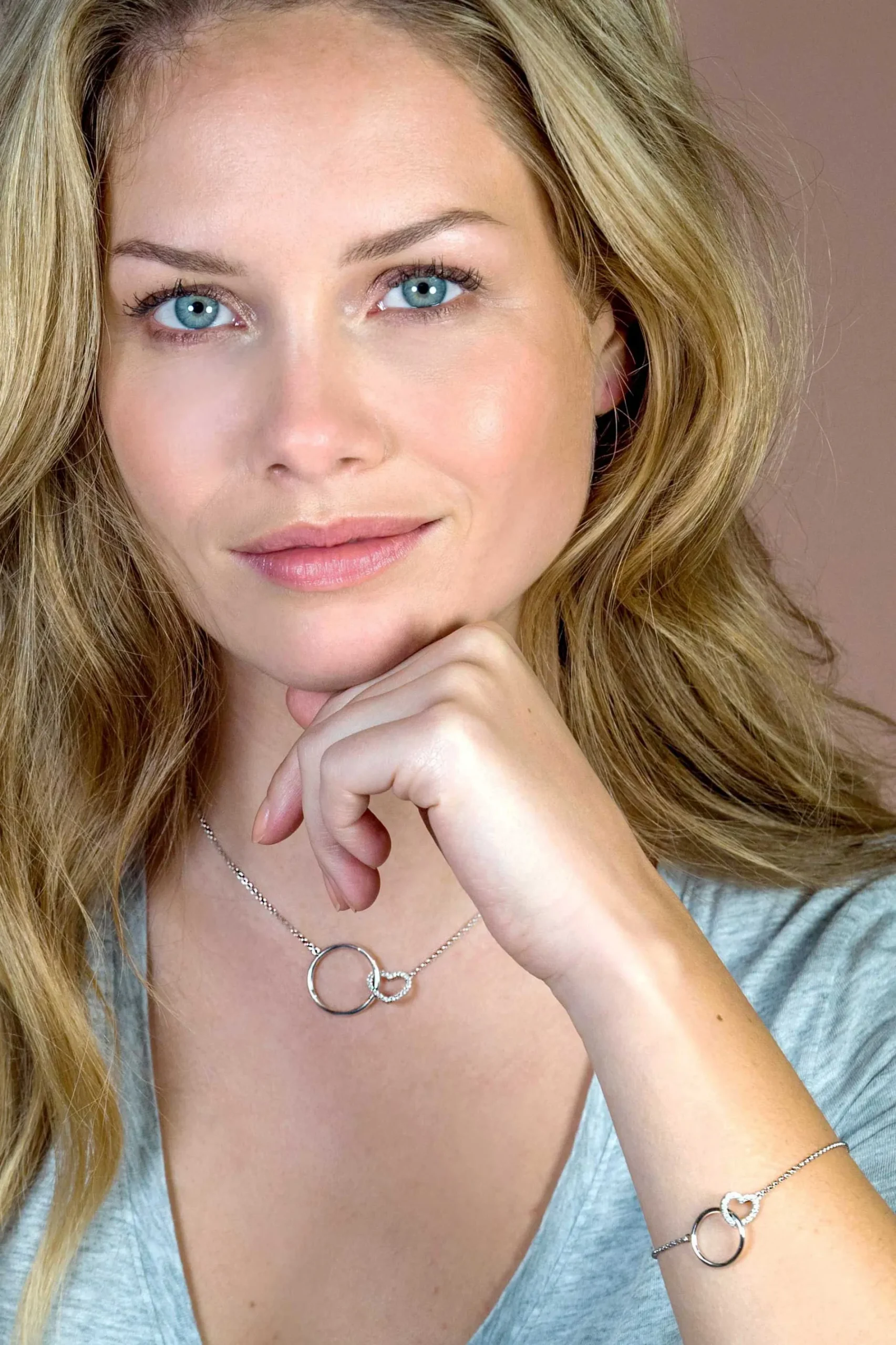 ZINZI zilveren armband open rond en hart in elkaar wit ZIA1483