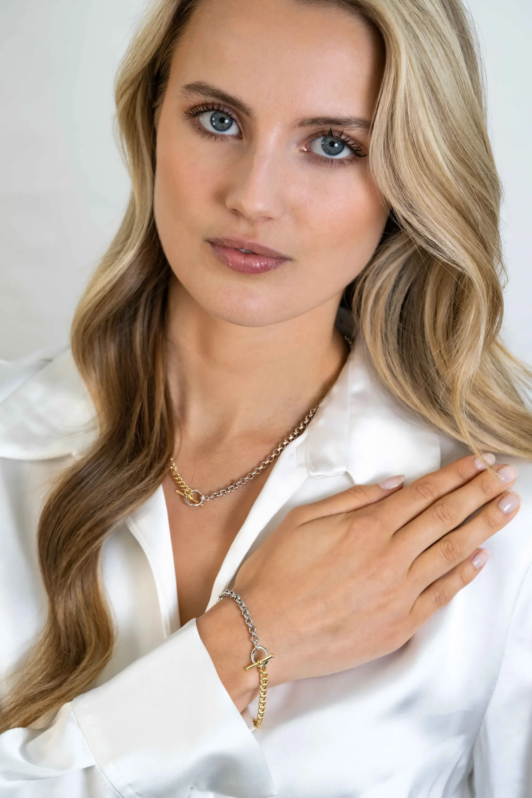 Zinzi zilveren bicolor ketting met trendy jasseron en gold plated gourmet schakels, met kapittel-sluiting 42-45cm ZIC2387