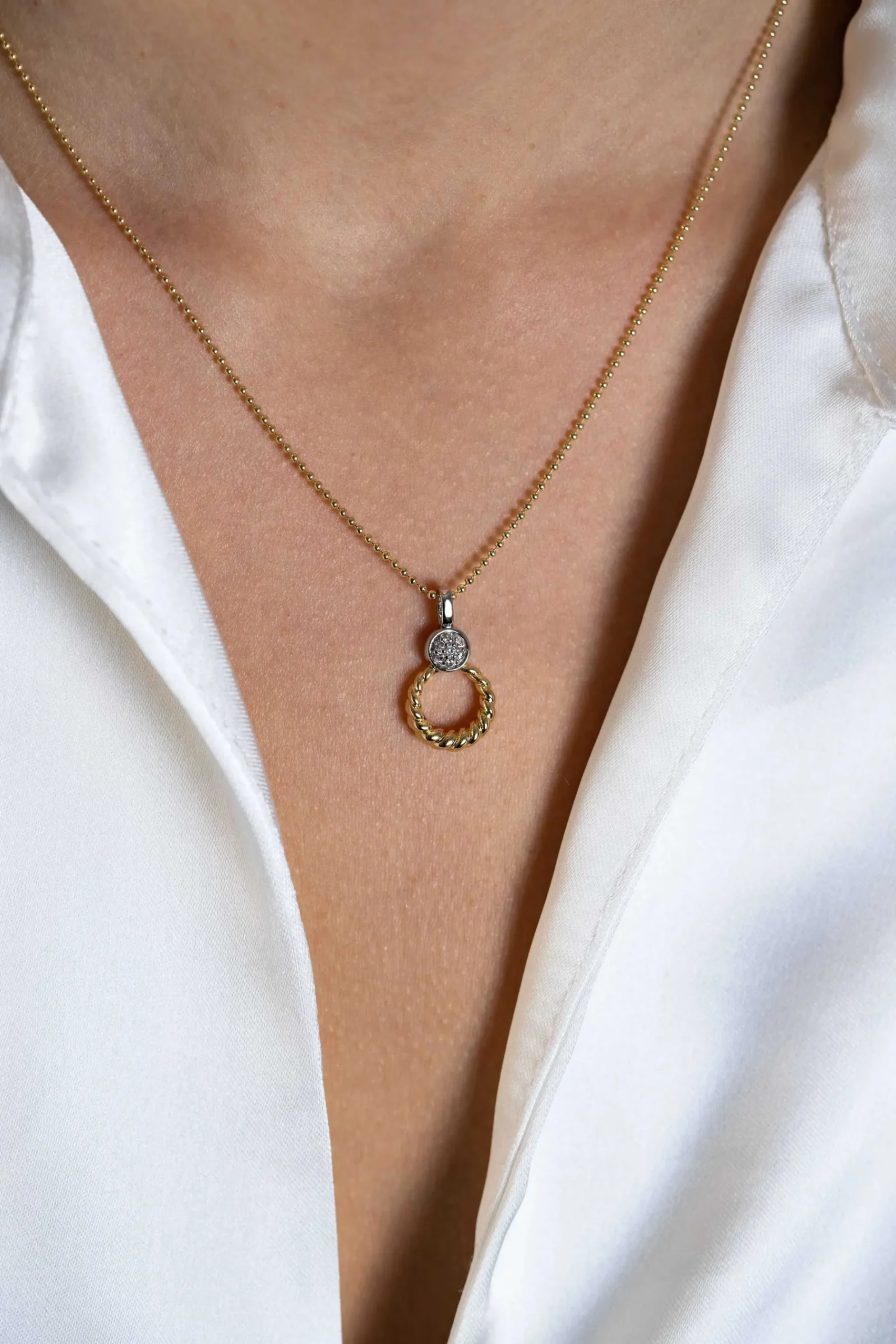 ZINZI zilveren bicolor ronde hanger 20mm gedraaid motief, bezet met witte zirconia's ZIH2390Y (zonder collier)