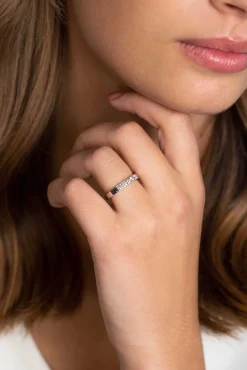 ZINZI zilveren brede gladde aanschuifring bezet met vijf witte zirconia's ZIR2131