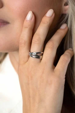 ZINZI zilveren cross-over ring met gladde banen en ronde zettingen met witte zirconia ZIR2571