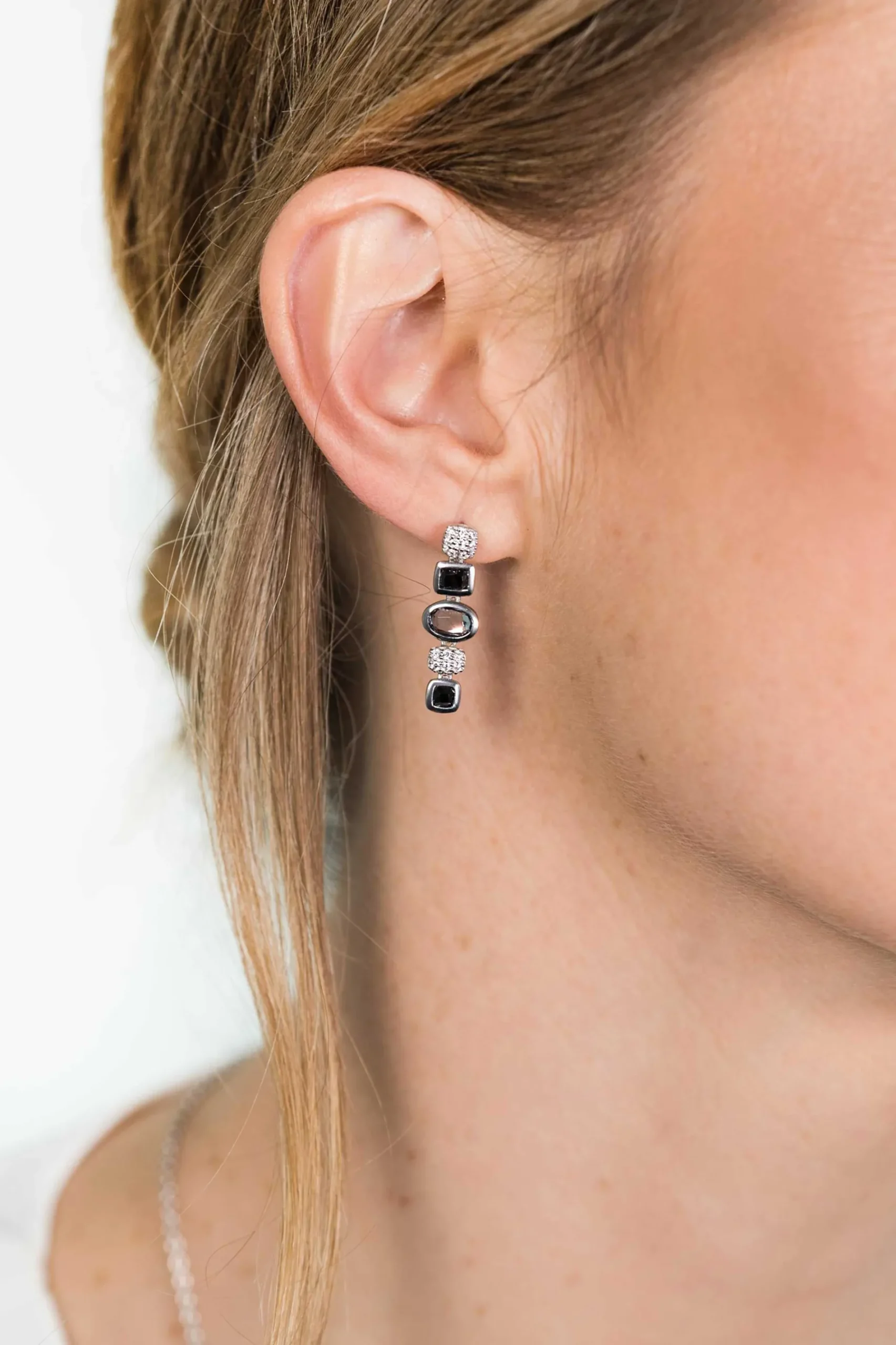 ZINZI zilveren fantasie oorsieraden 25mm met witte zirconia's en grijs zwarte kleurstenen ZIO1944