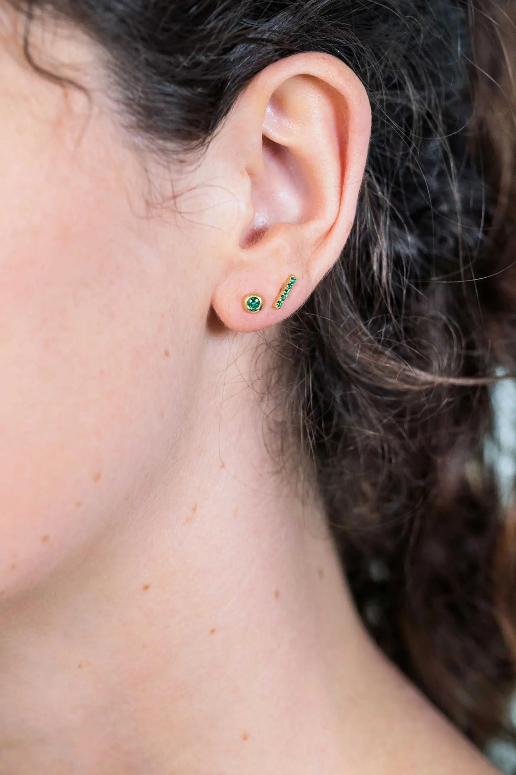ZINZI zilveren geelvergulde oorknoppen 4mm groene kleursteen ZIO1177GG