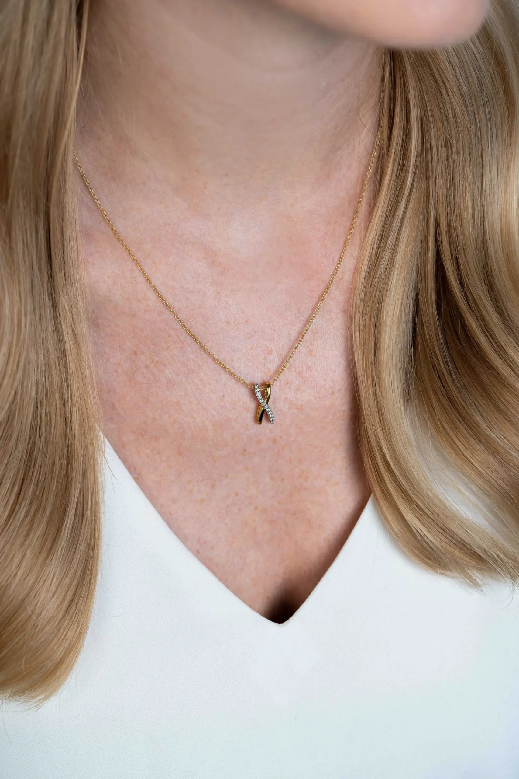 ZINZI zilveren hanger cross-over bicolor met witte zirconia's 15mm ZIH2234 (zonder collier)