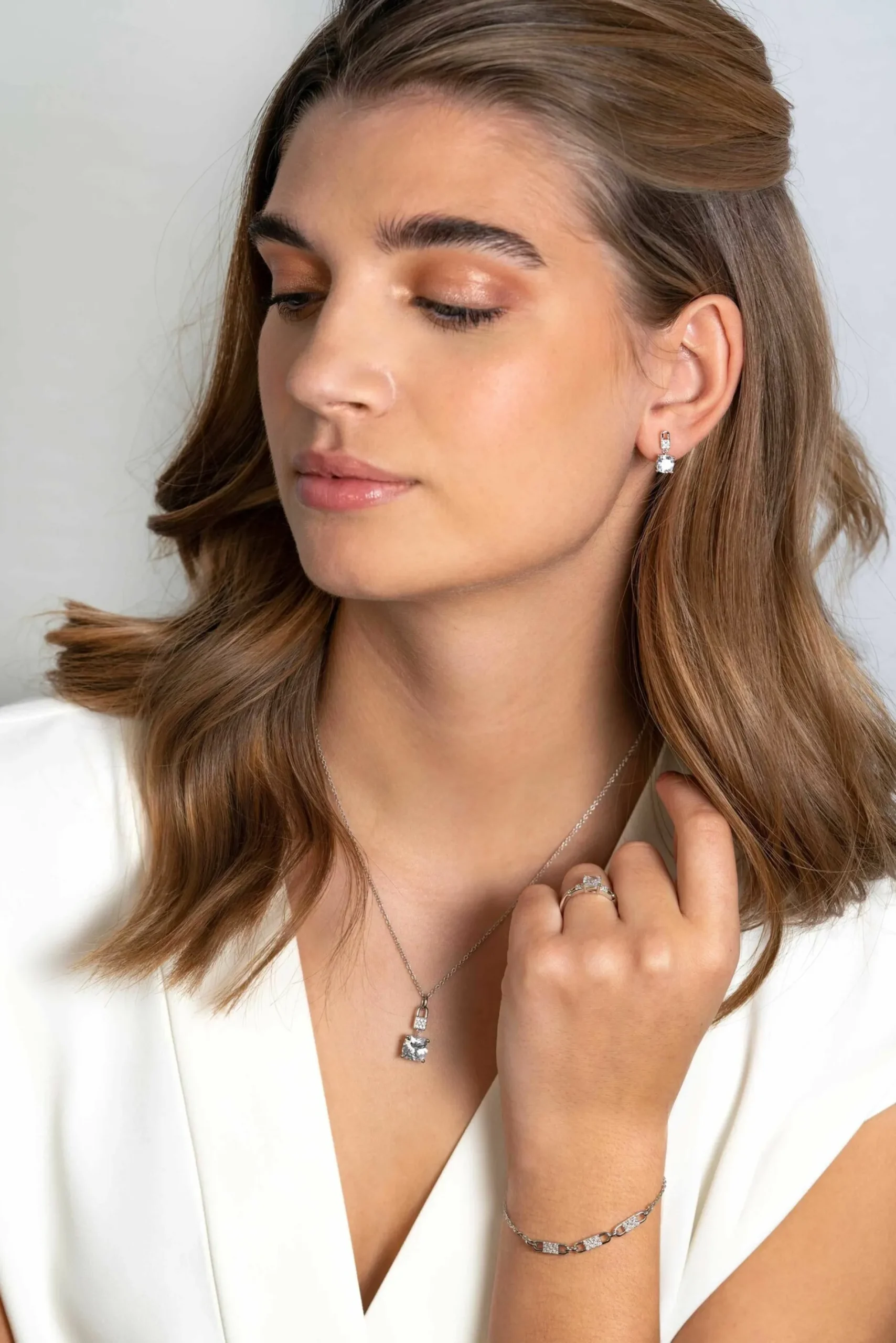 ZINZI zilveren hanger met vierkante witte zirconia en pavé zettingen 24mm ZIH2268 (zonder collier)