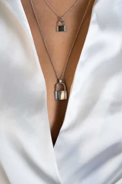 ZINZI zilveren hanger (25mm) in de vorm van een slotje, bezet met witte zirconia's ZIH2391L (zonder collier)