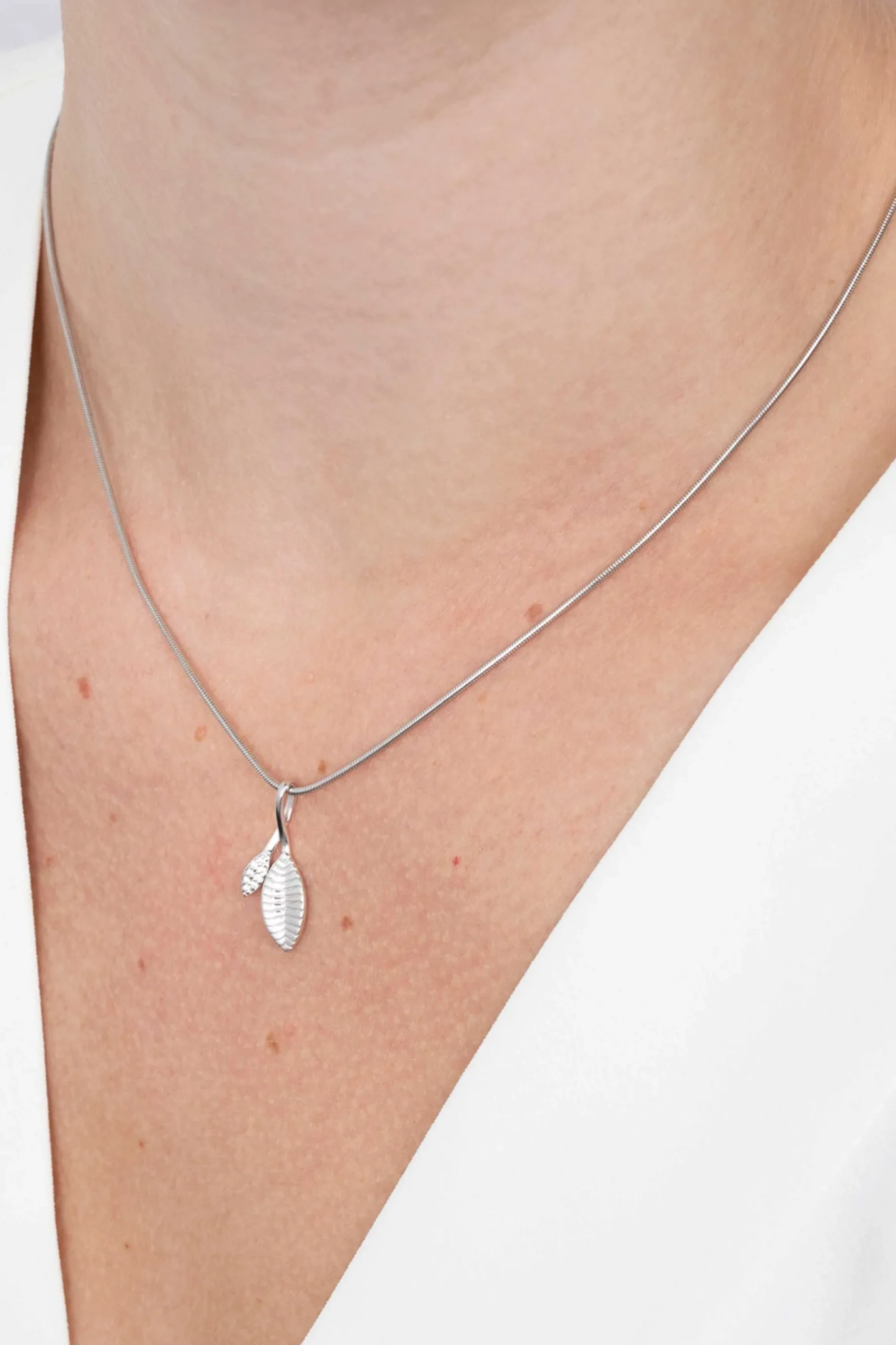 ZINZI zilveren hanger 23mm blaadjes bewerkt/witte zirconia ZIH2087 (zonder collier)