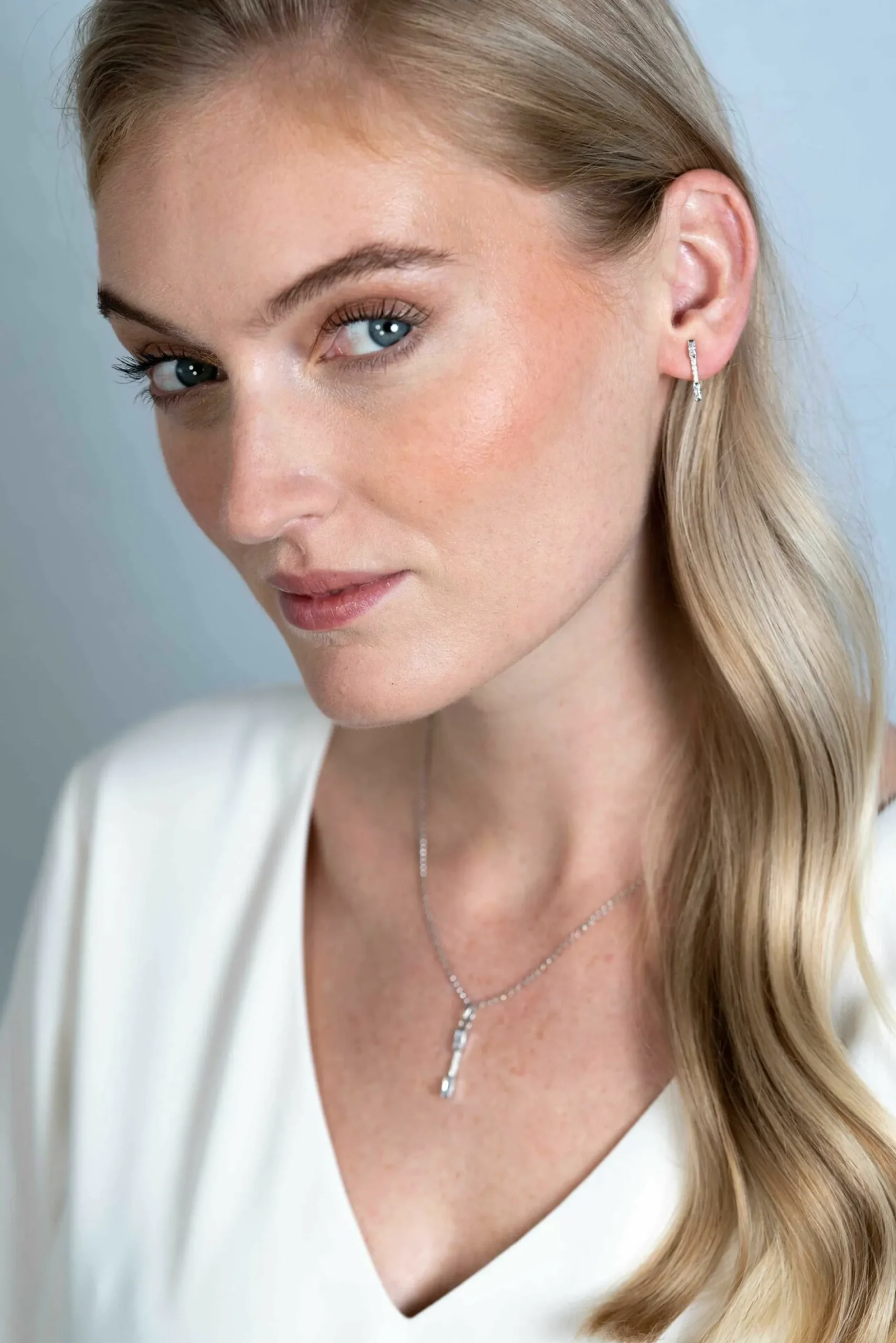 ZINZI zilveren hanger staafje 28mm met witte zirconia's ZIH2077 (zonder collier)