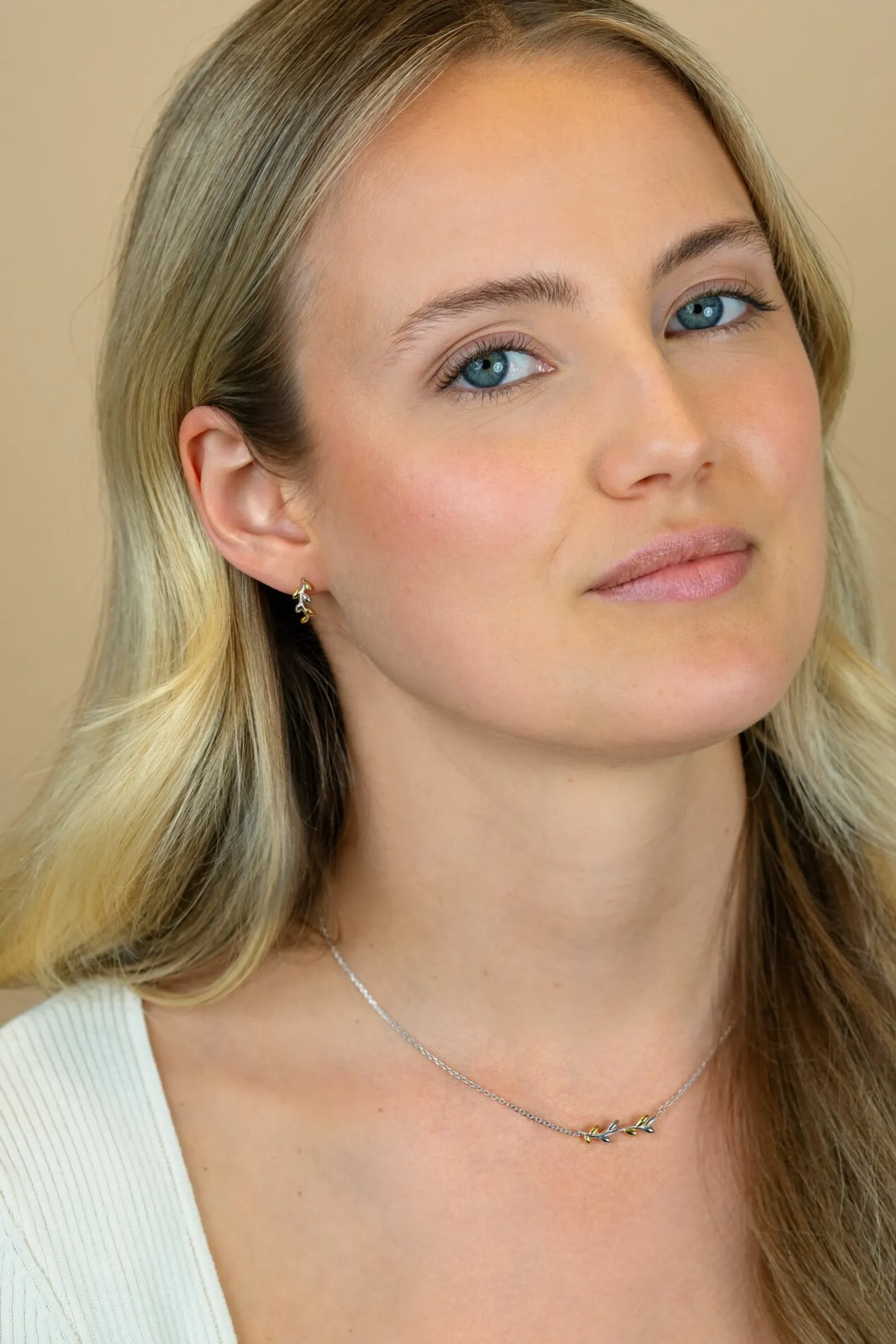 ZINZI zilveren ketting 42–45cm met sierlijk bicolor takje met bladeren ZIC2740