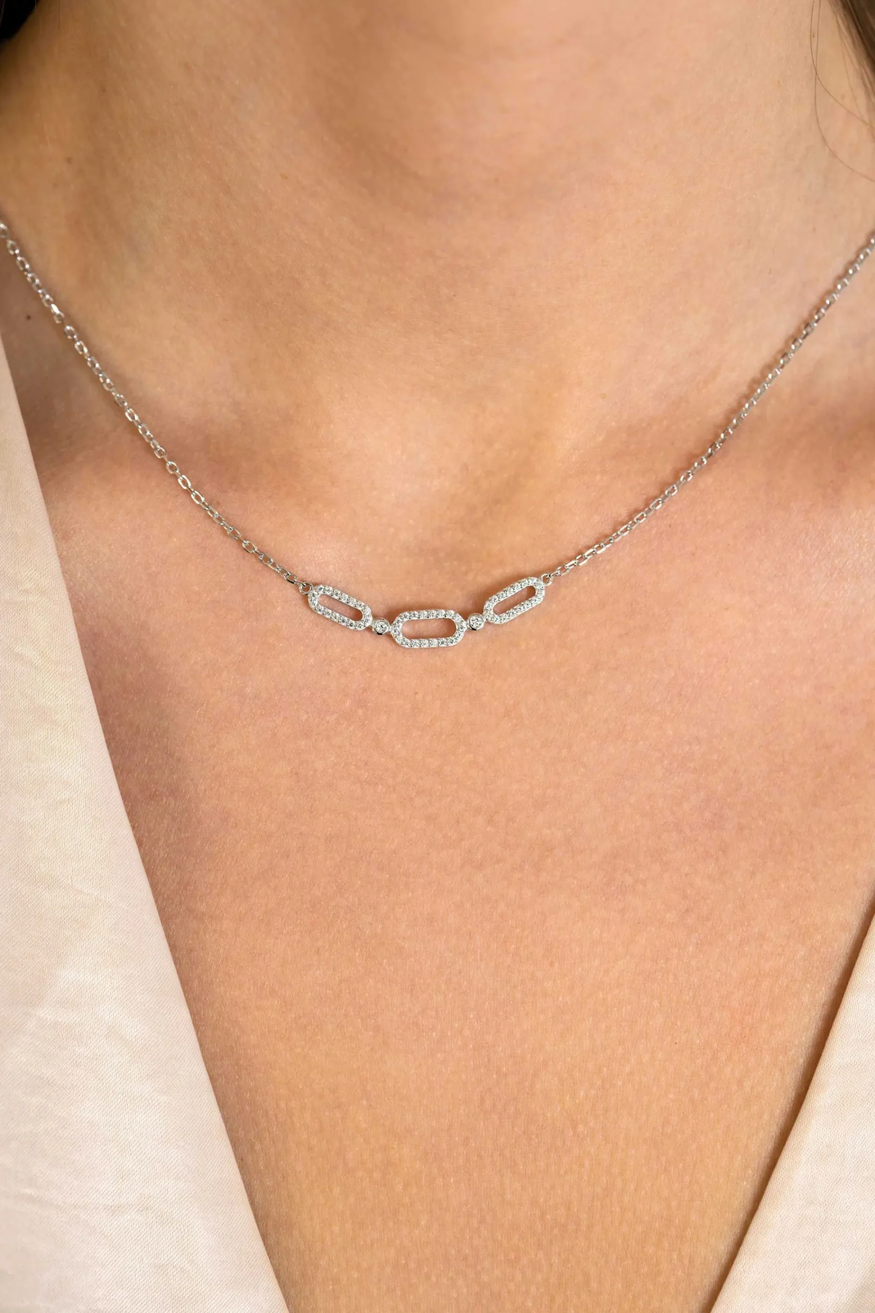 ZINZI zilveren ketting 45cm met drie ovale schakels, bezet met witte zirconia's ZIC2398