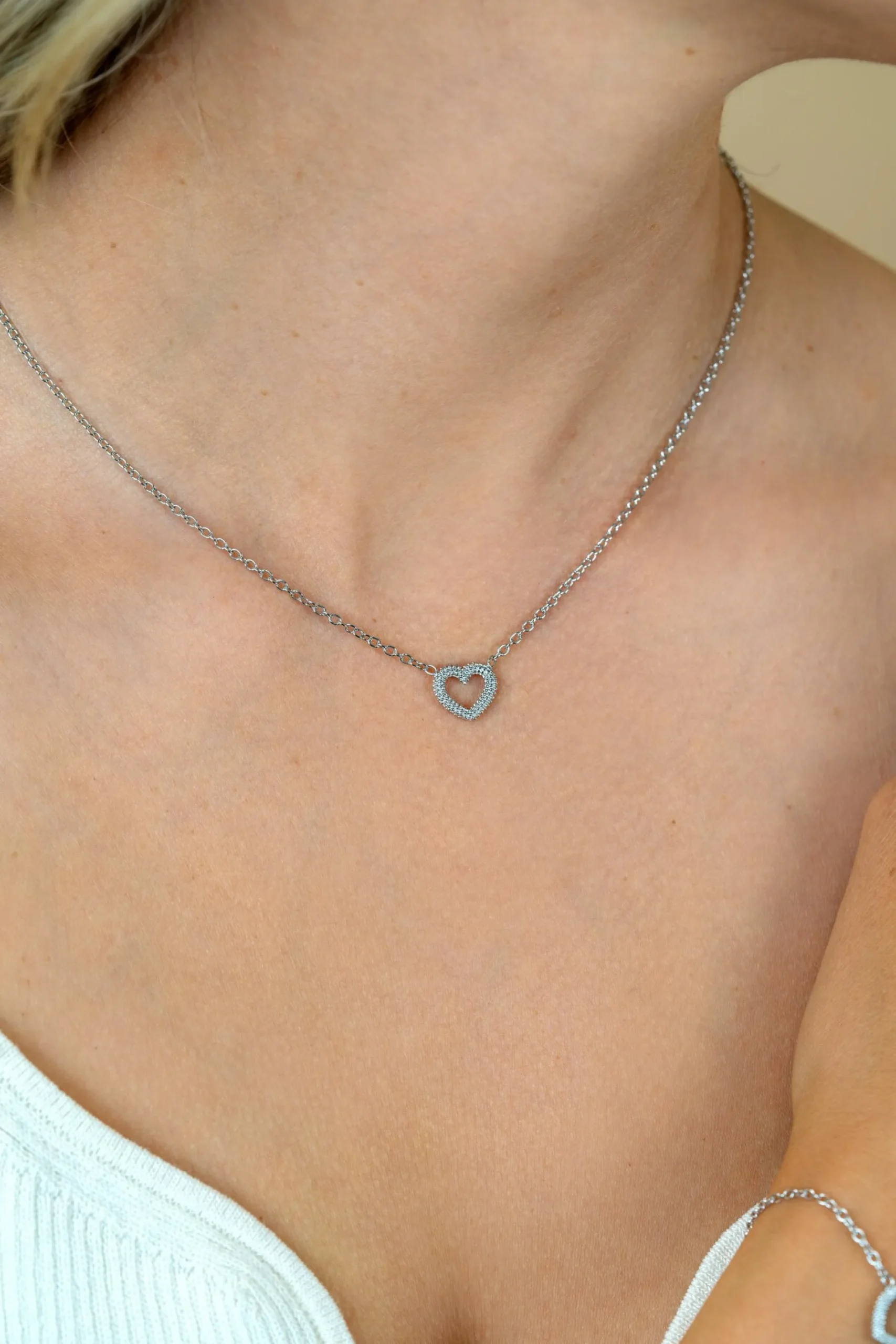 ZINZI zilveren ketting met open hartje (9,5mm) voorzien van een bolstructuur 42-45cm ZIC2703
