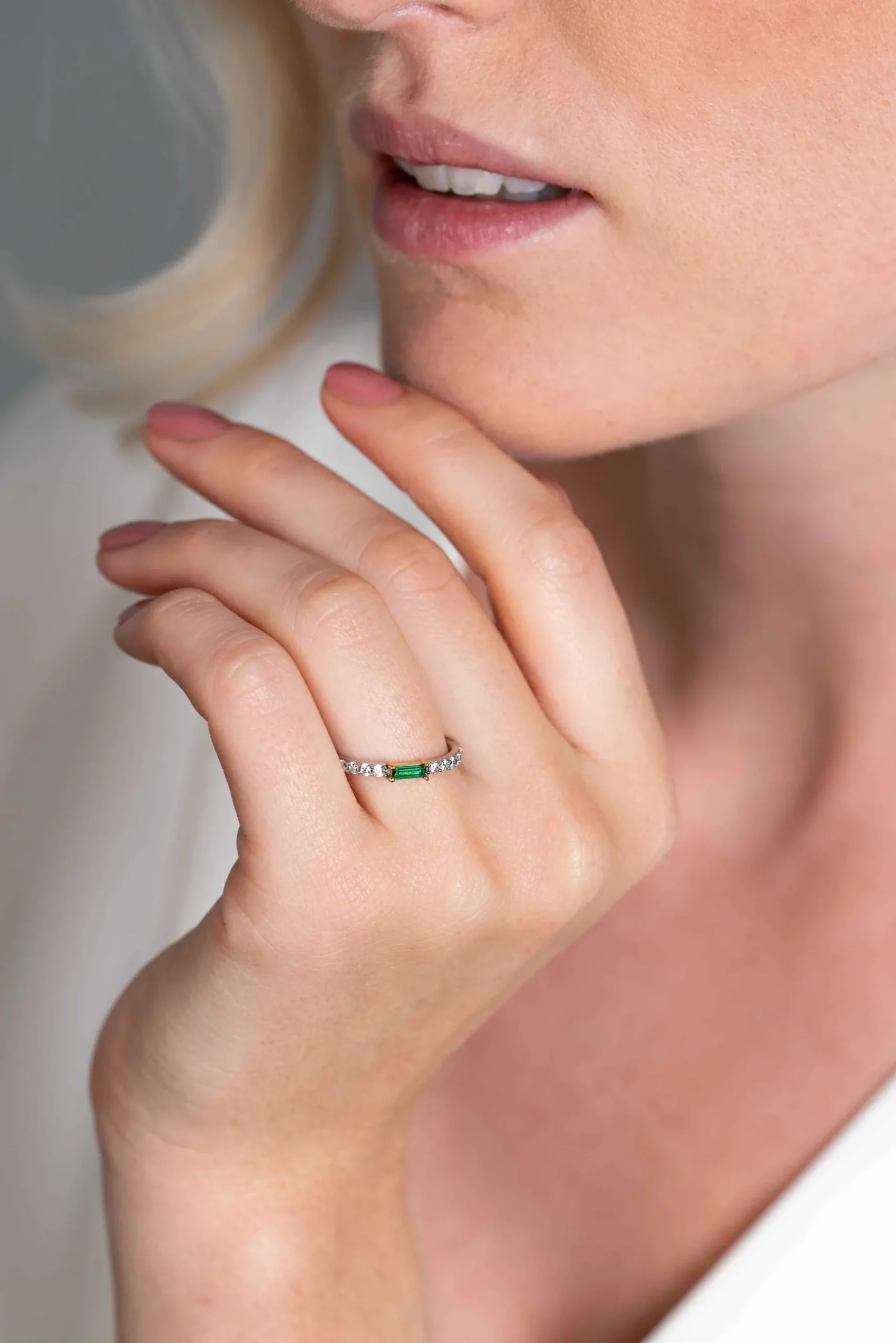 ZINZI zilveren luxe bicolor aanschuifring baguette geslepen groene zirconia ZIR2133G