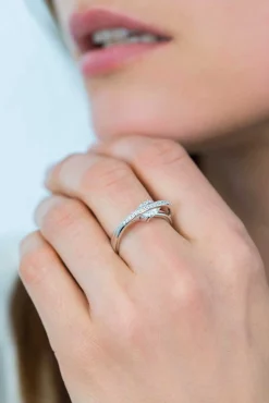 ZINZI zilveren luxe cross-over ring ovale witte zirconia ZIR2190